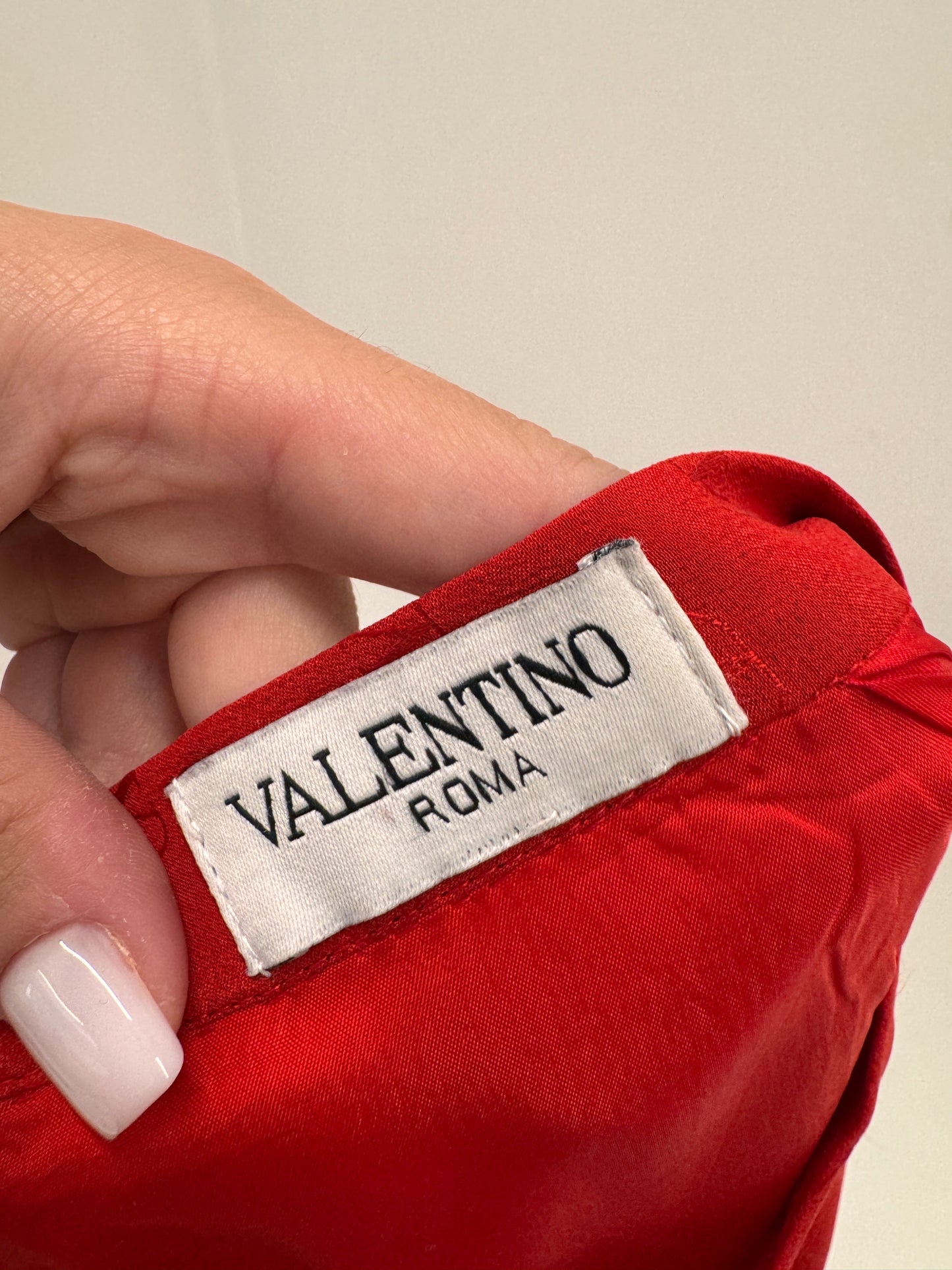 Fustă Valentino creion din mătase naturală cu logoul discret al brandului imprimat