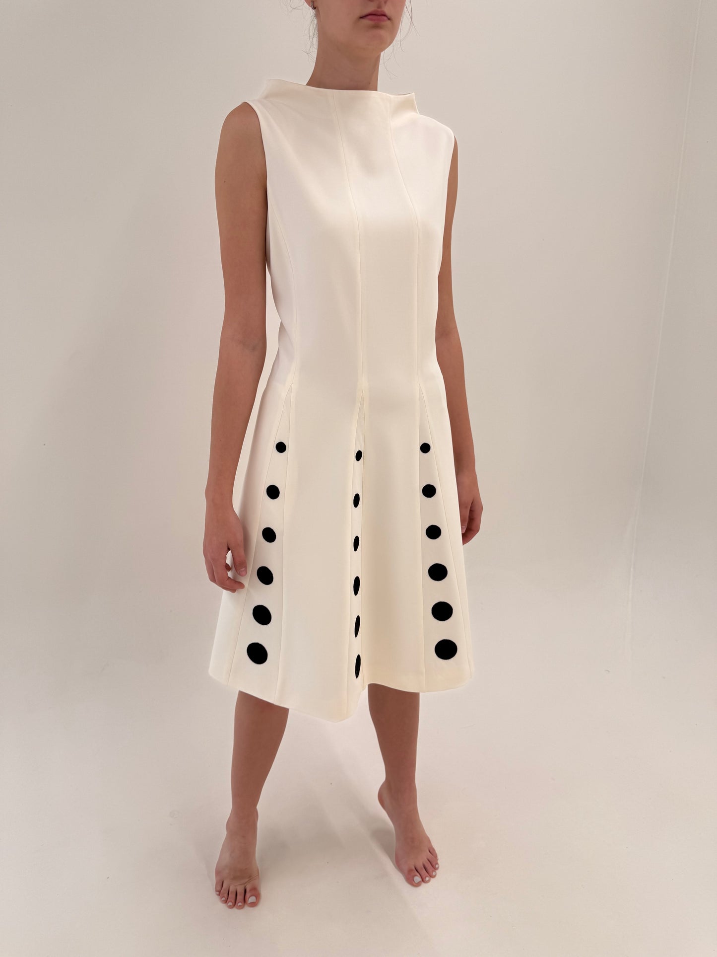 Rochie Moschino butter white în croi minimalist cu buline