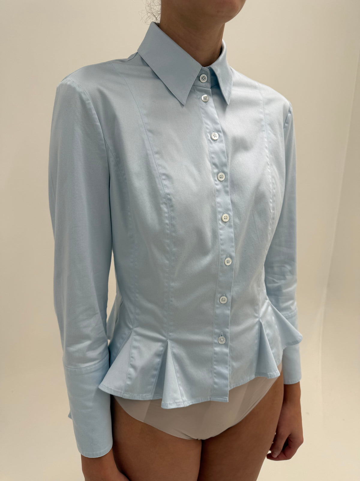 Cămașa Escada baby blue din poplin excepțional confort cu peplum