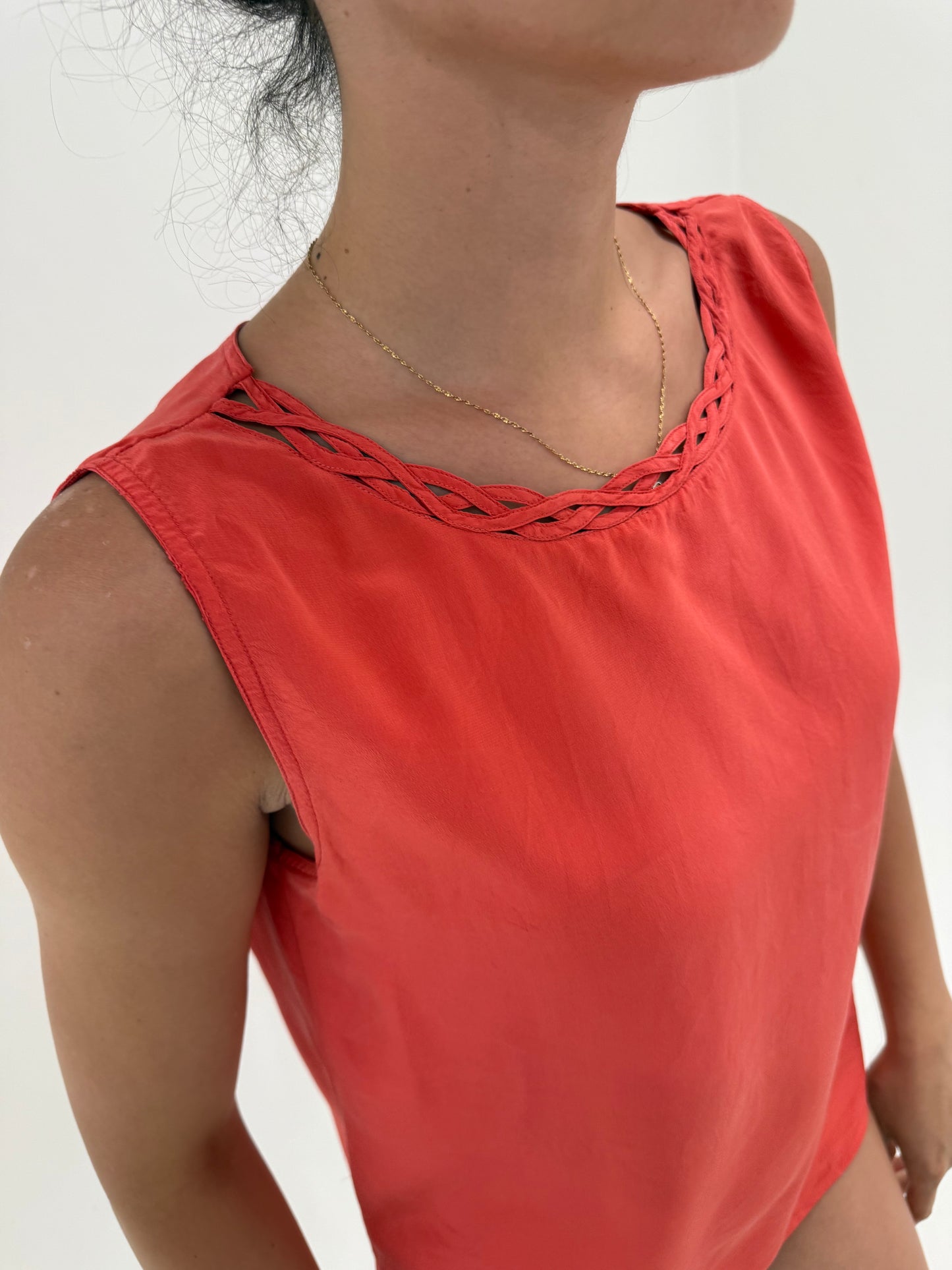 Top coral red din mătase matuala în croi minimalist