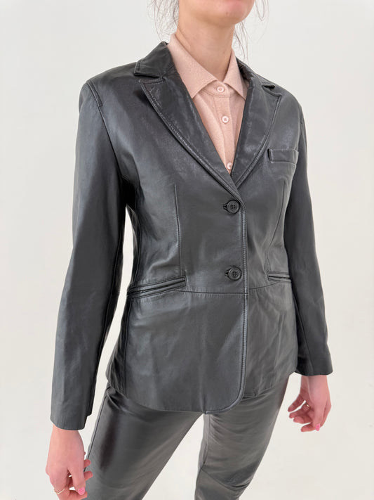 Sacou tall ușor cambrat din piele naturală