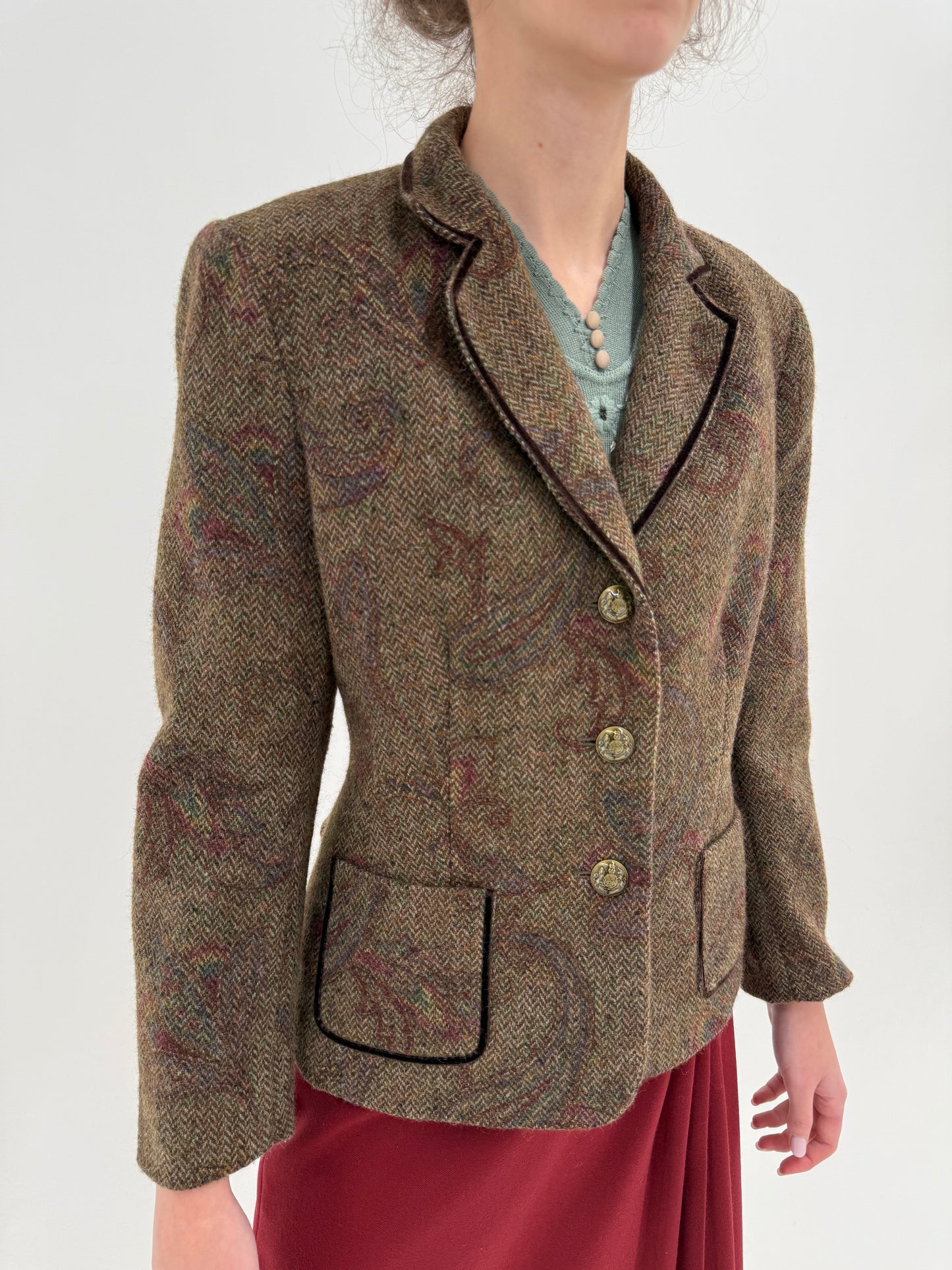 Sacou cambrat de brand Madeleine din tweed de lana cu print floral