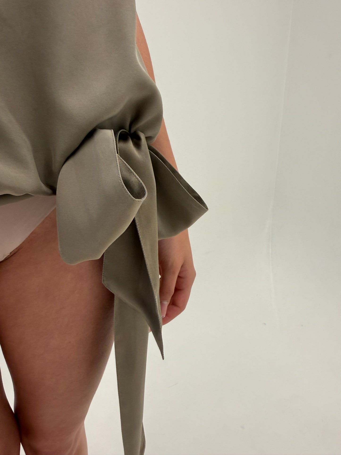 Top ultra chic din mătase naturală în croi drapat