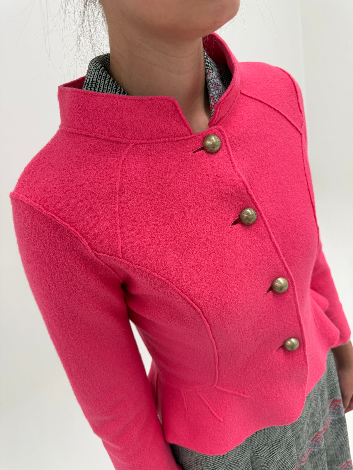 Sacou cambrat superb electric pink din boiled wool extrafin subțire cu peplum
