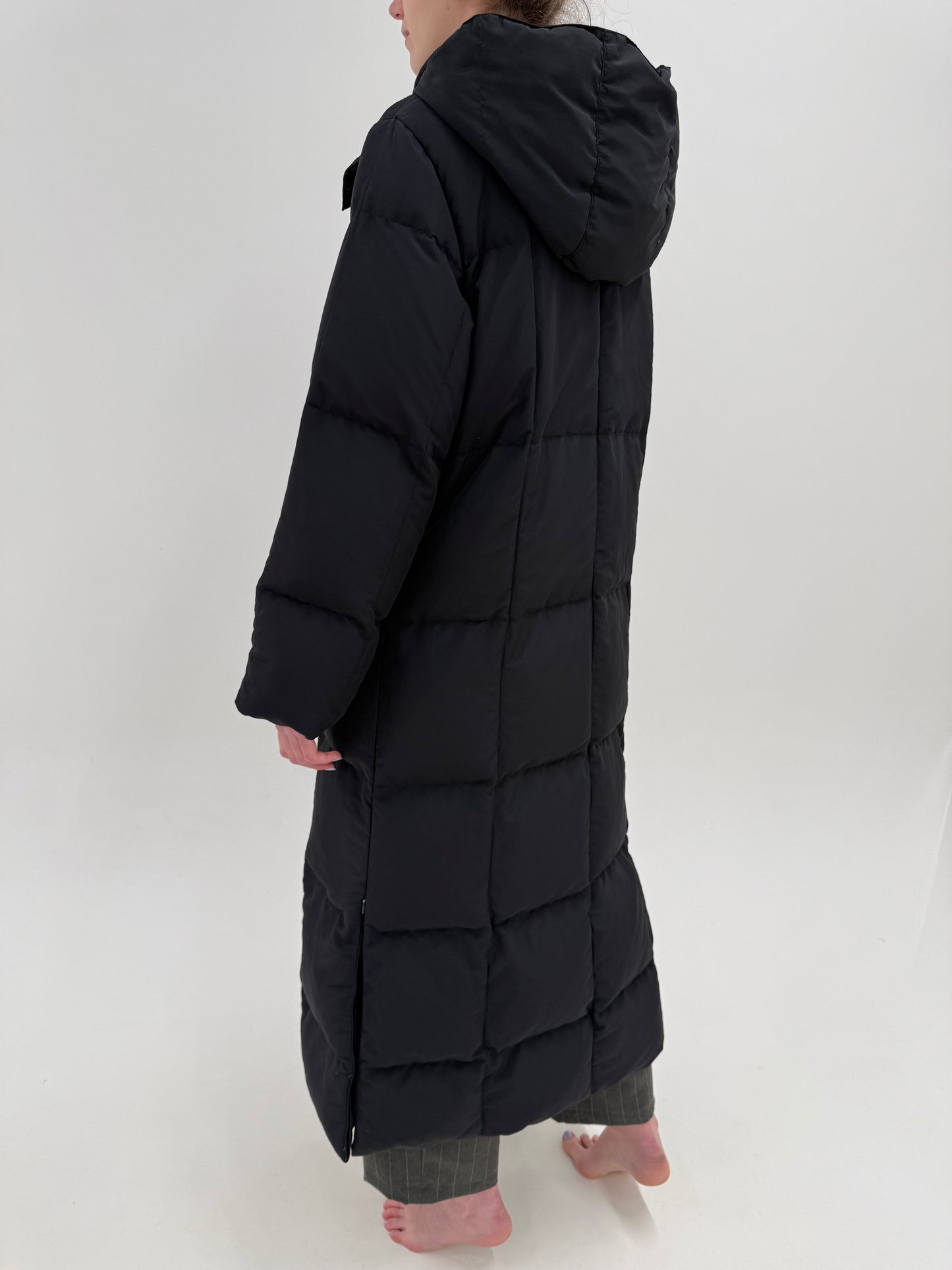 Puffer lung tall Max Mara negru cu glugă din material impermeabil