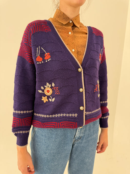 Cardigan vintage lucrat manual din lana extrafina în croi lejer petite