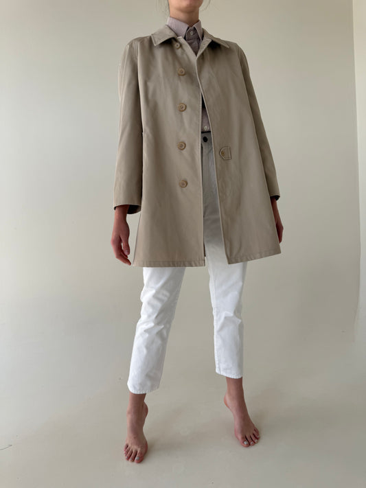 Trench vintage Burberry de vară în croi super reintrat în trend