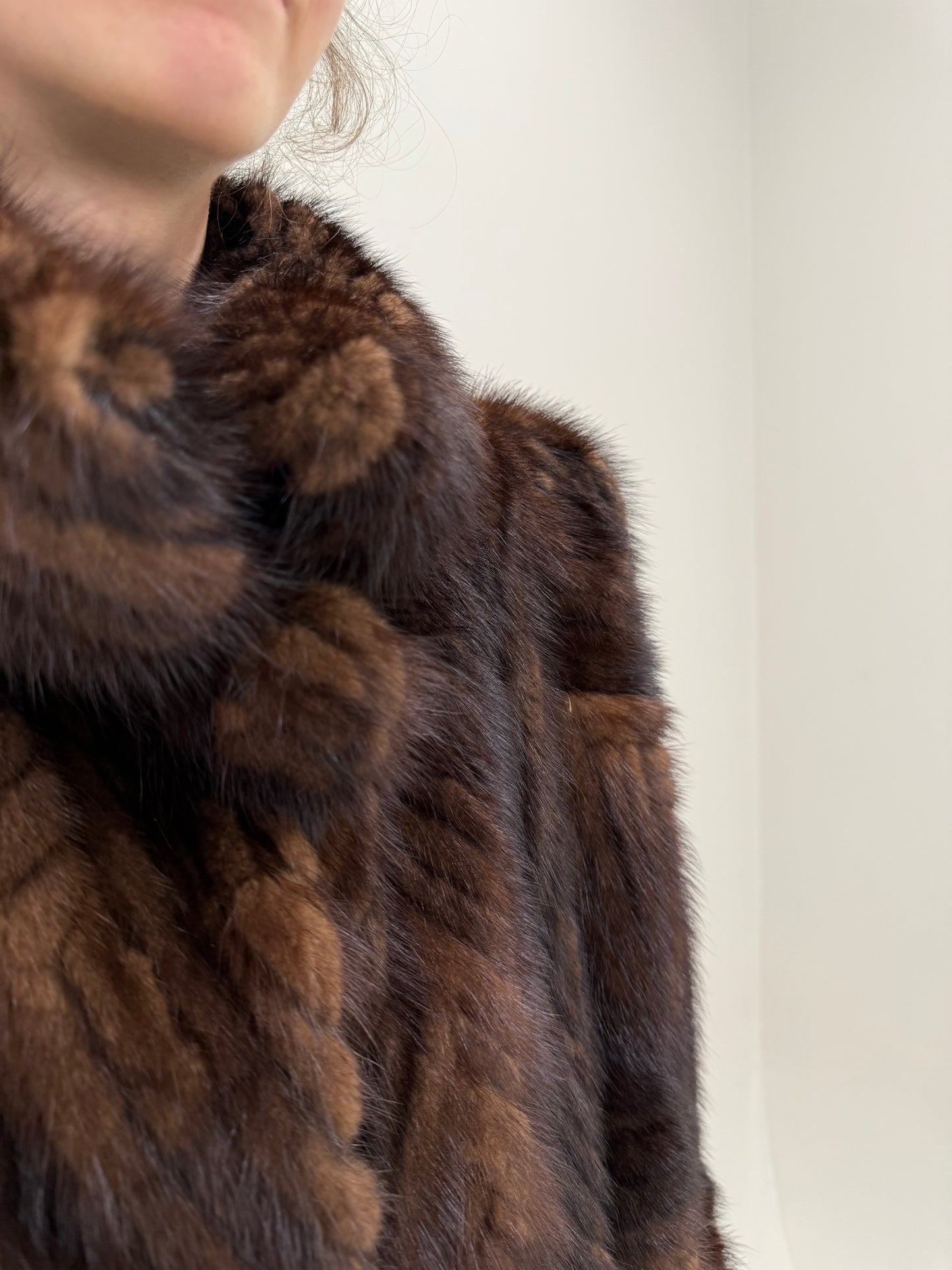 Blană de nurcă vintage anii 80 in croi super revenit în trend și maxi