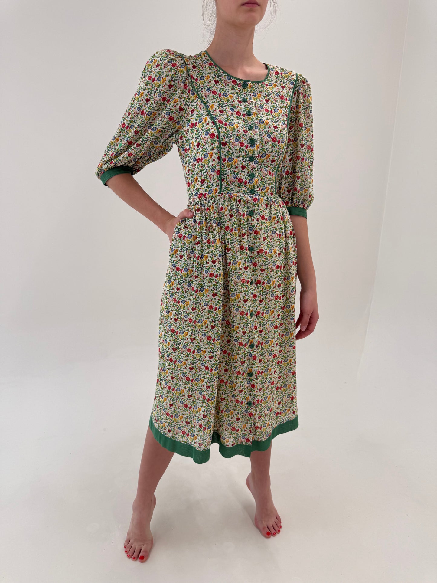 Rochie vintage cu corsaj și buzunare midi lung din pânzica excepțională
