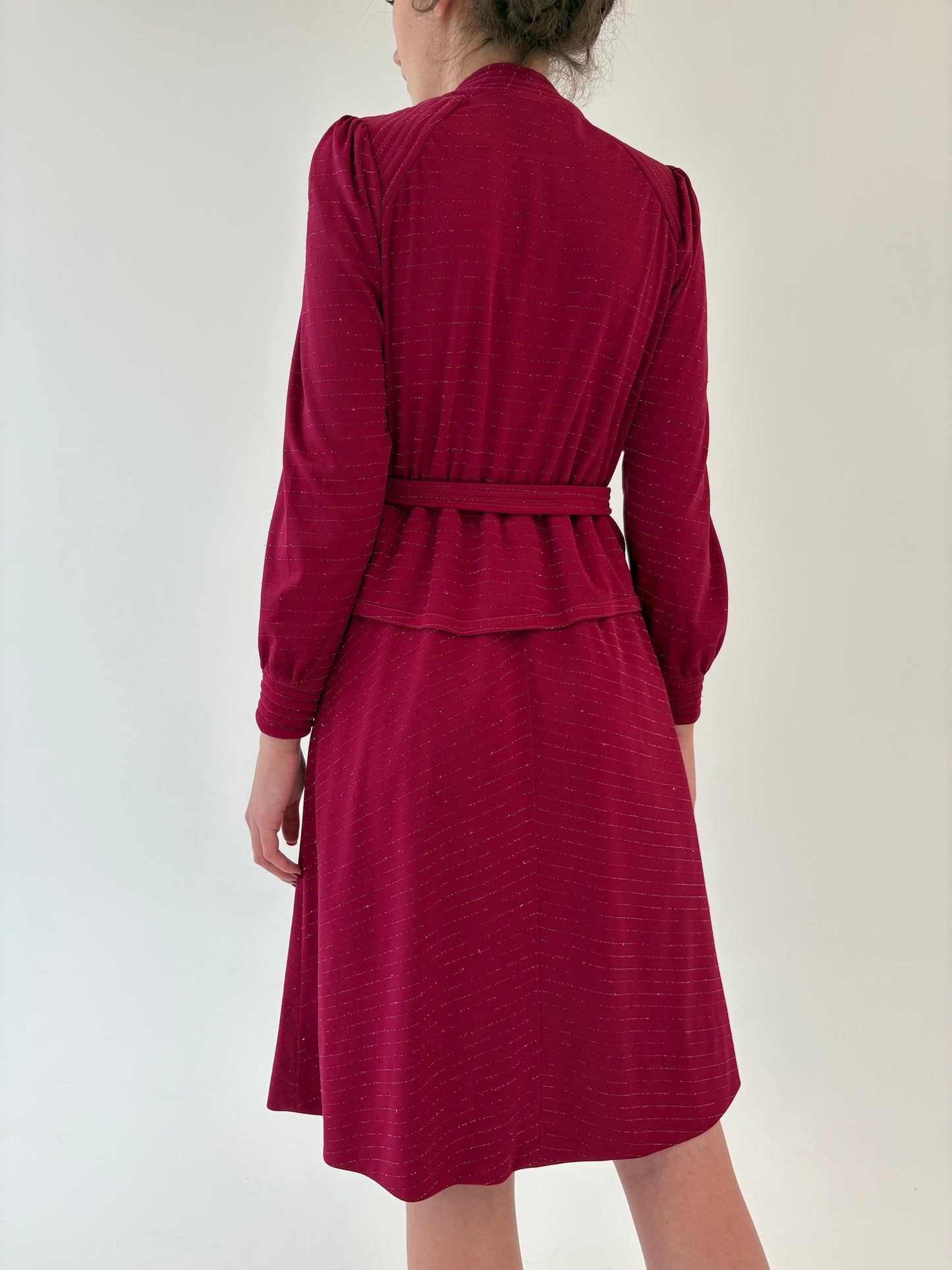 Rochie vintage magenta de la business la seara cu inserții fine aurii