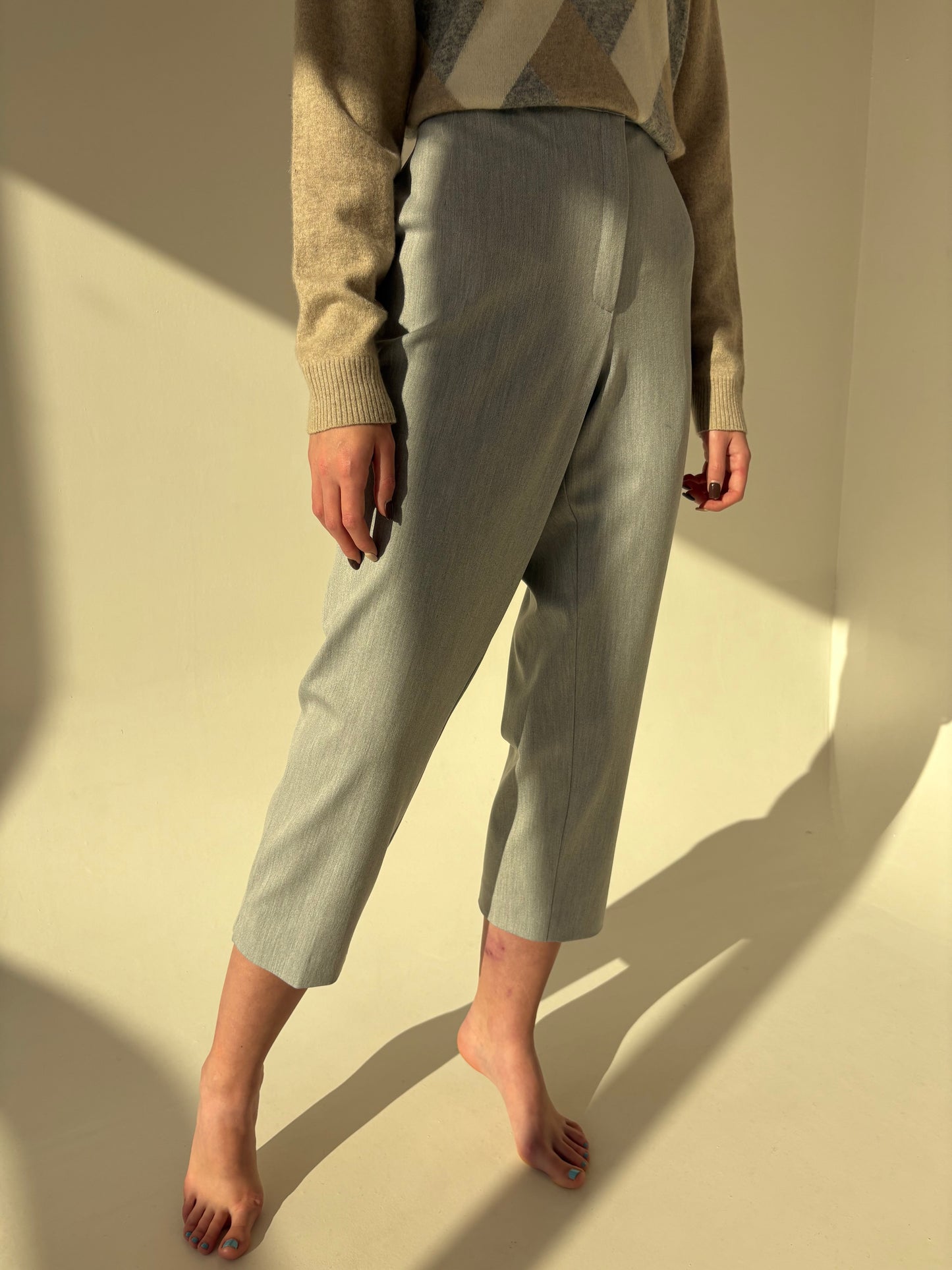 Pantaloni petite noi silver gray din stofă de lana extrafina confort