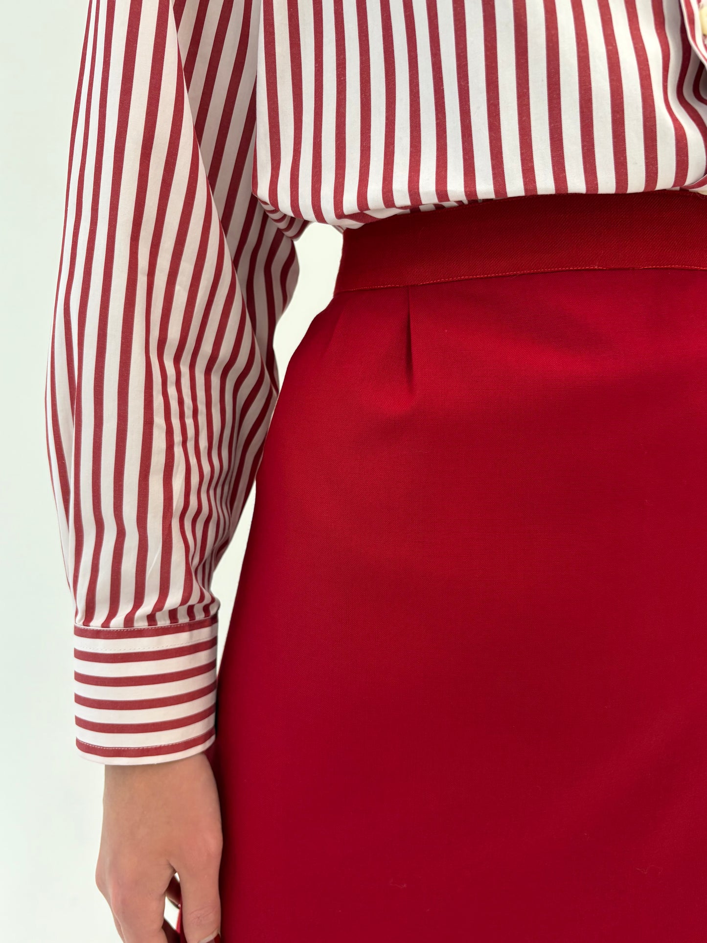 Fustă vintage cherry red din lana extrafina cu talie ultra înaltă marcată