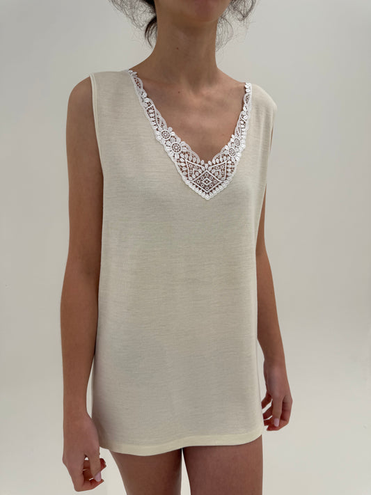 Maieu italian din lana extrafina irestringibila cu dantelă macrame