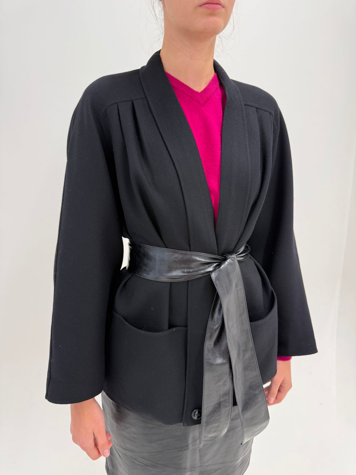 Jacheta neagra tip kimono de brand luxury italian din lana excepțională lucrată manual
