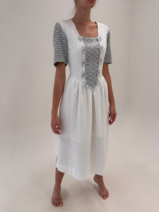 Rochie vintage excepțională cu corsaj din pânză de in silver gray și alb