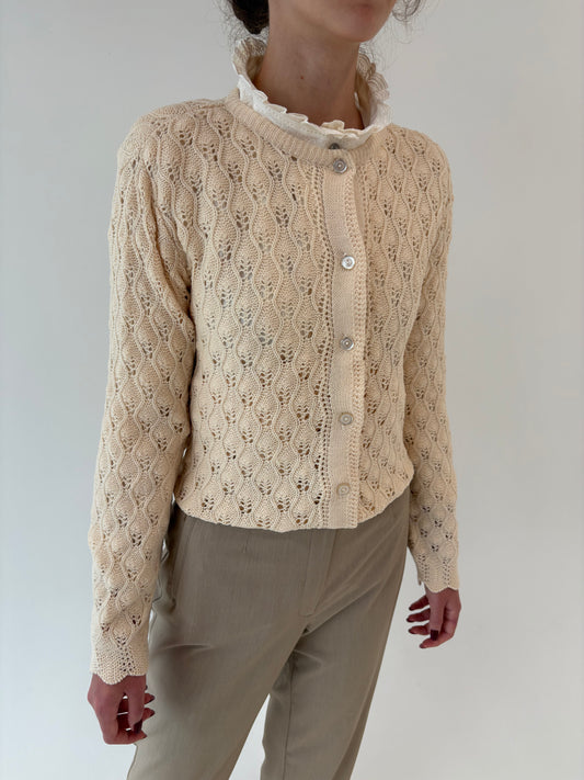 Cardigan vintage butter white lucrat manual din lana 3D dantelata