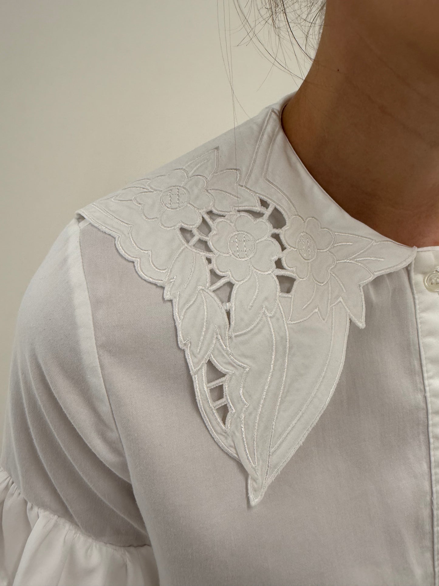Rochie mini din poplin excepțional de bumbac cu guler brodat în croi vaporos