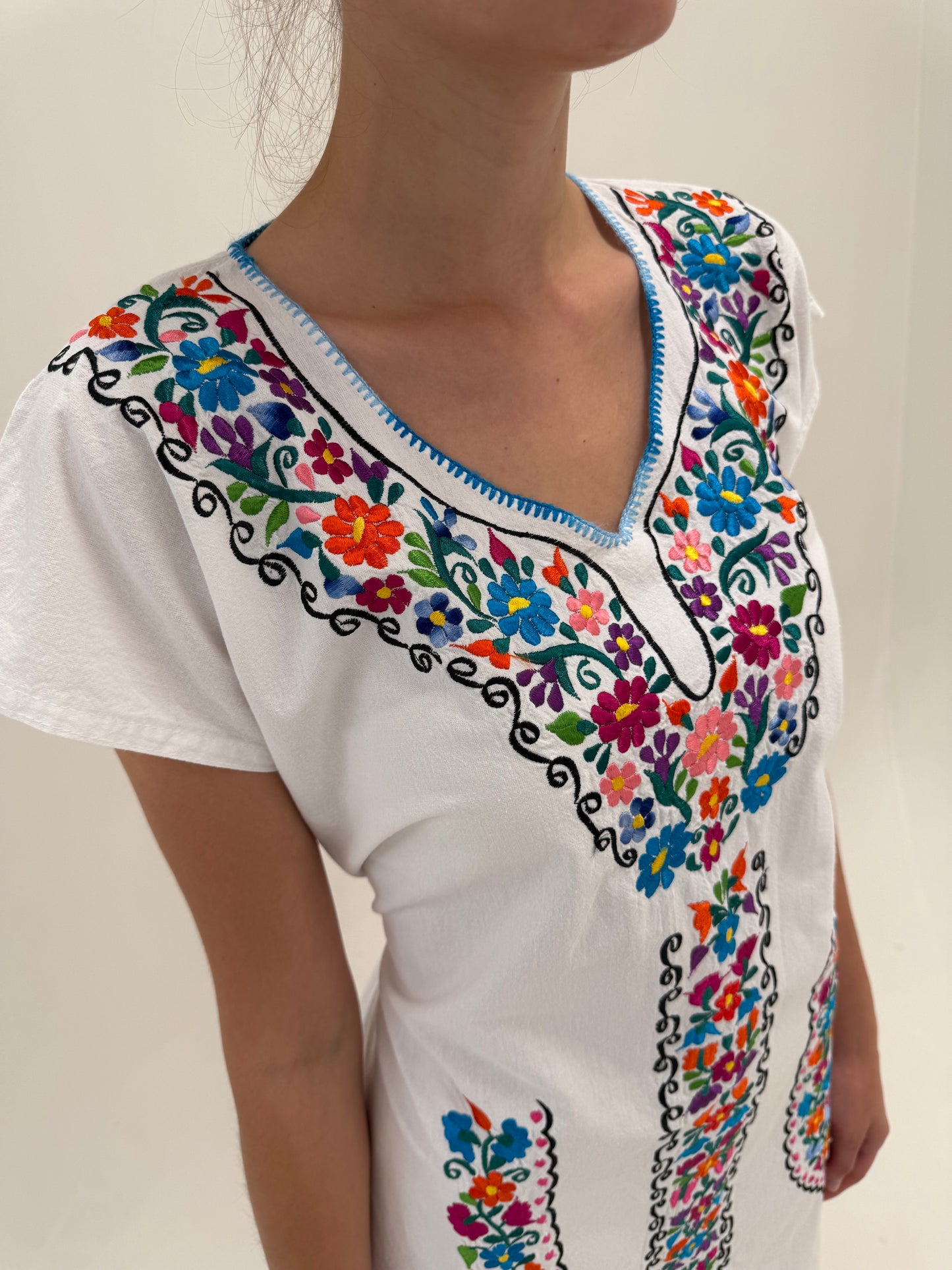 Kaftan vintage bijuterie din pânză cu broderie manuală și talie reglabilă