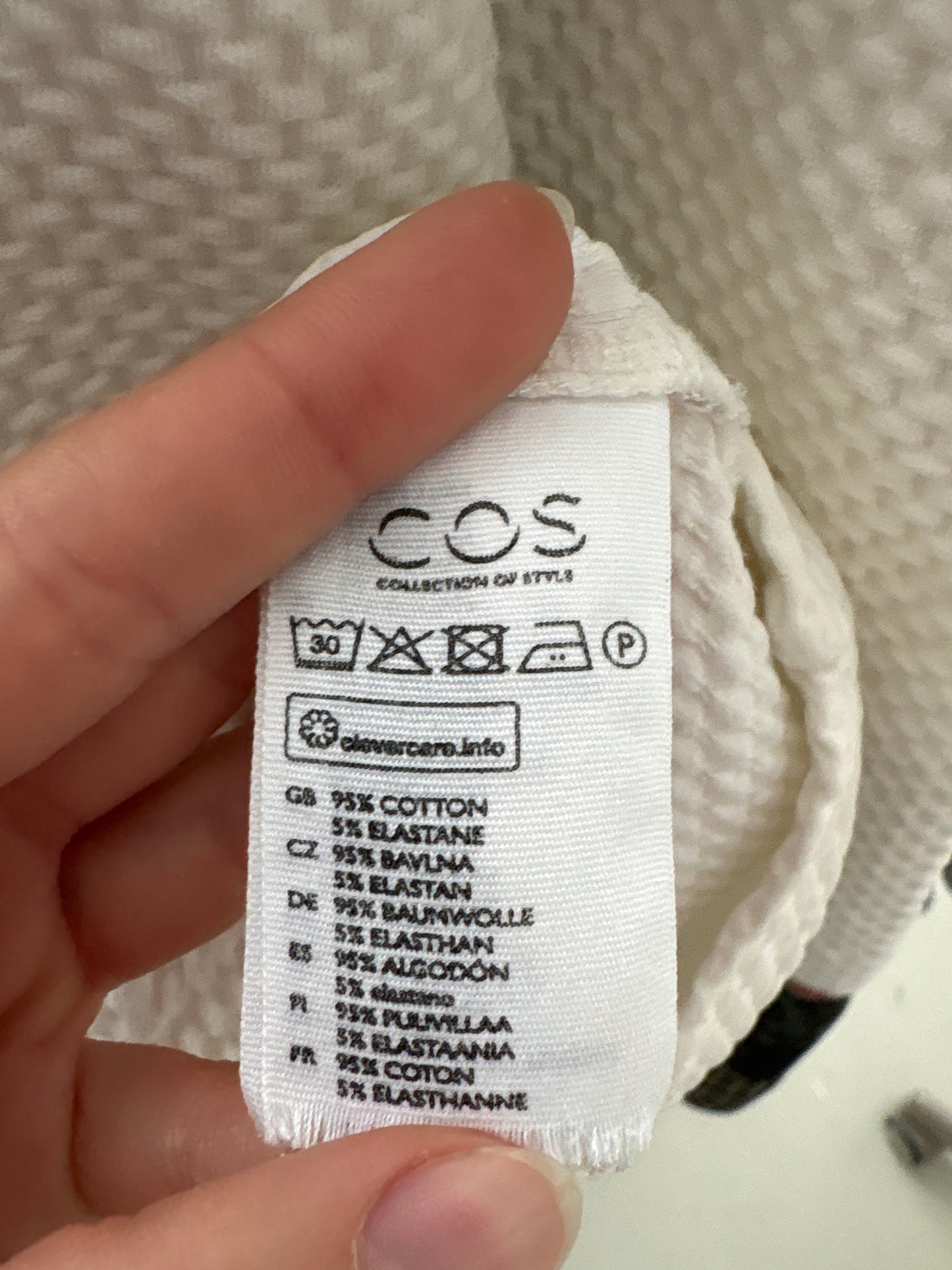 Bluză COS din seersucker de bumbac în croi minimalist