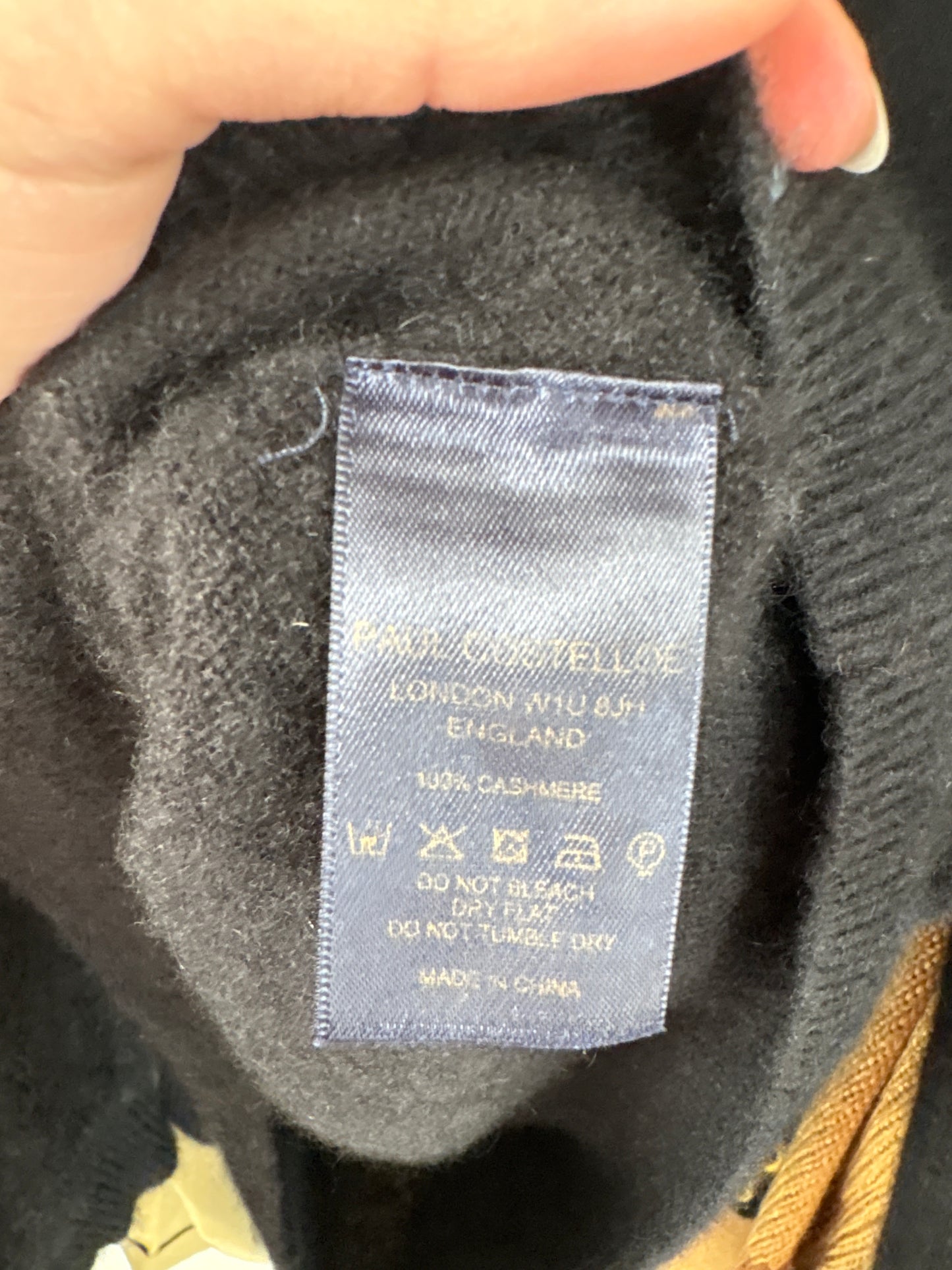 Maleta neagră M din cașmir