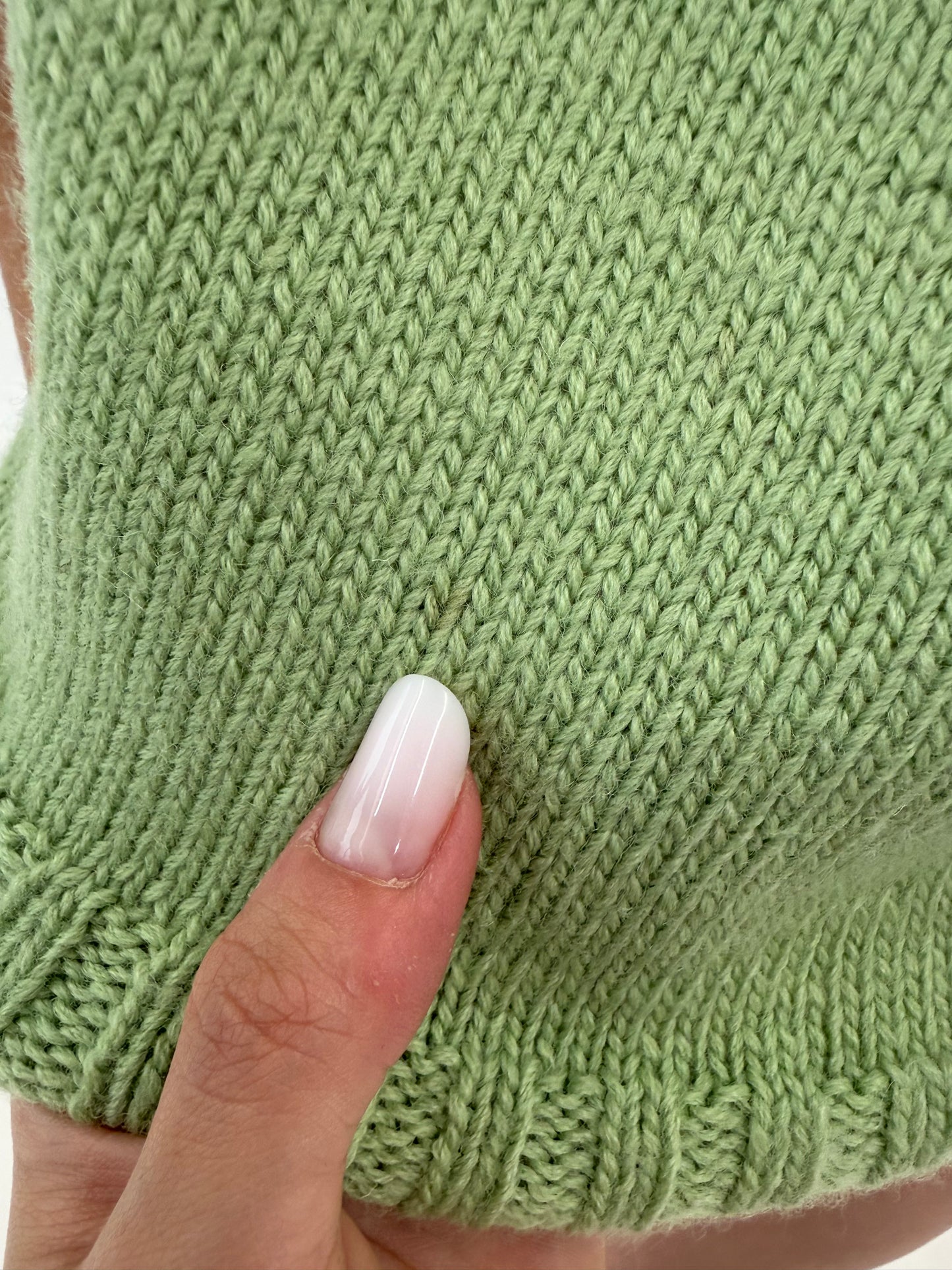 Top vintage lucrat manual din lana plină extrafina în culori pudrate