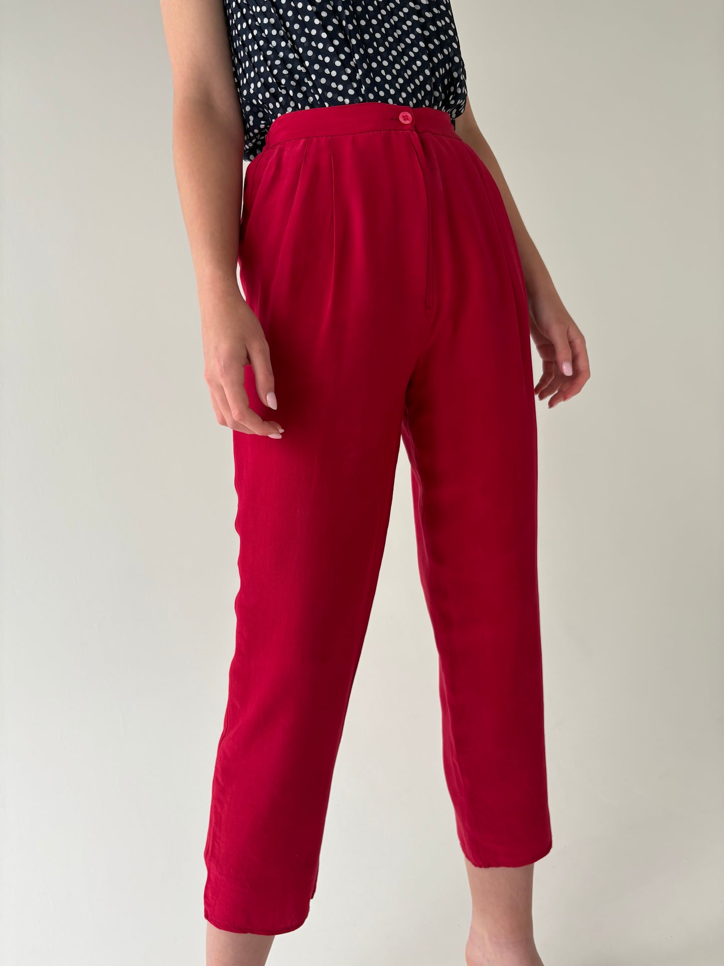 Pantaloni cherry red din mătase naturală cu talie ultra înaltă