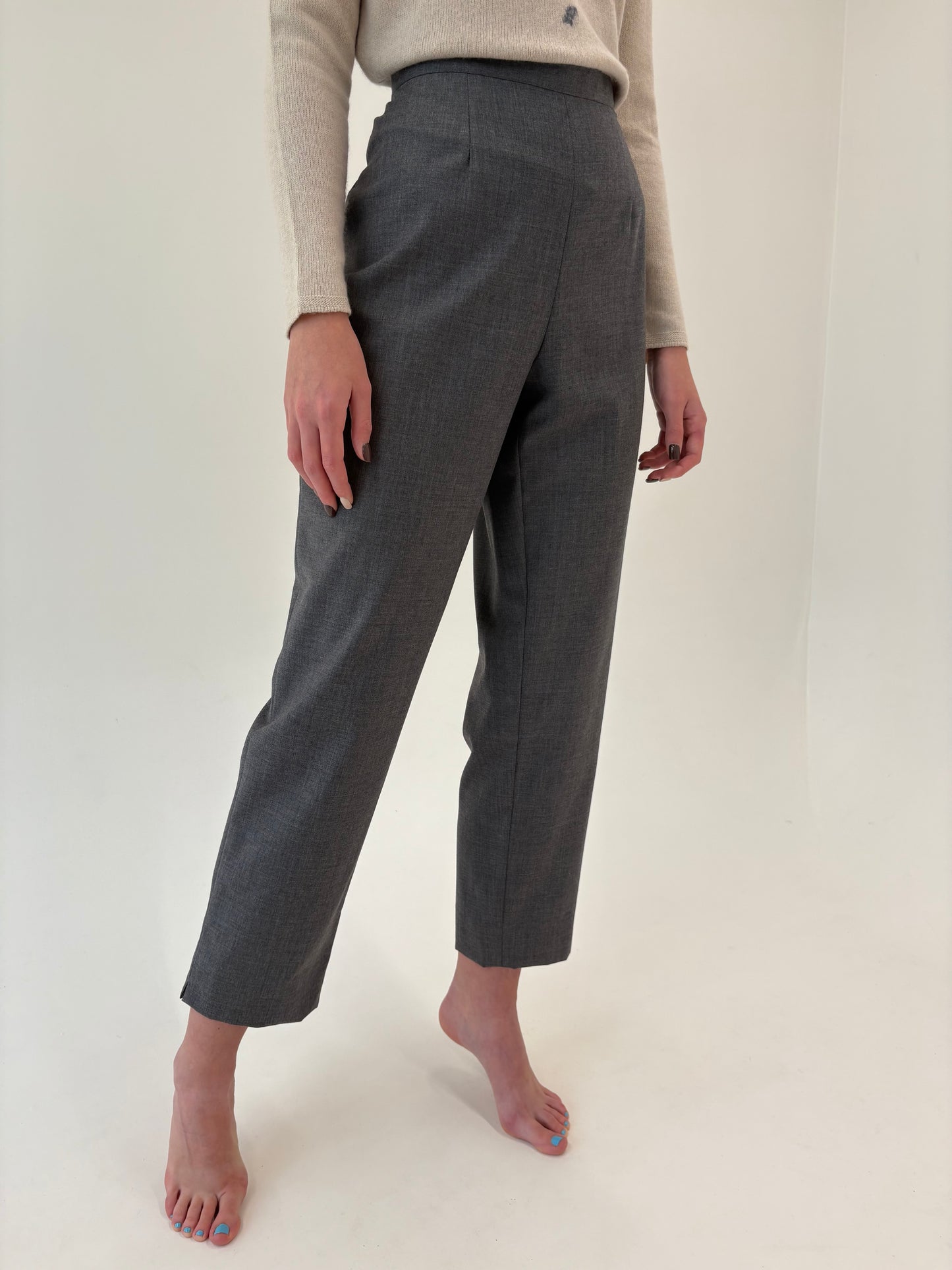 Pantaloni țigaretă mom fit din lana extrafina pura certificată