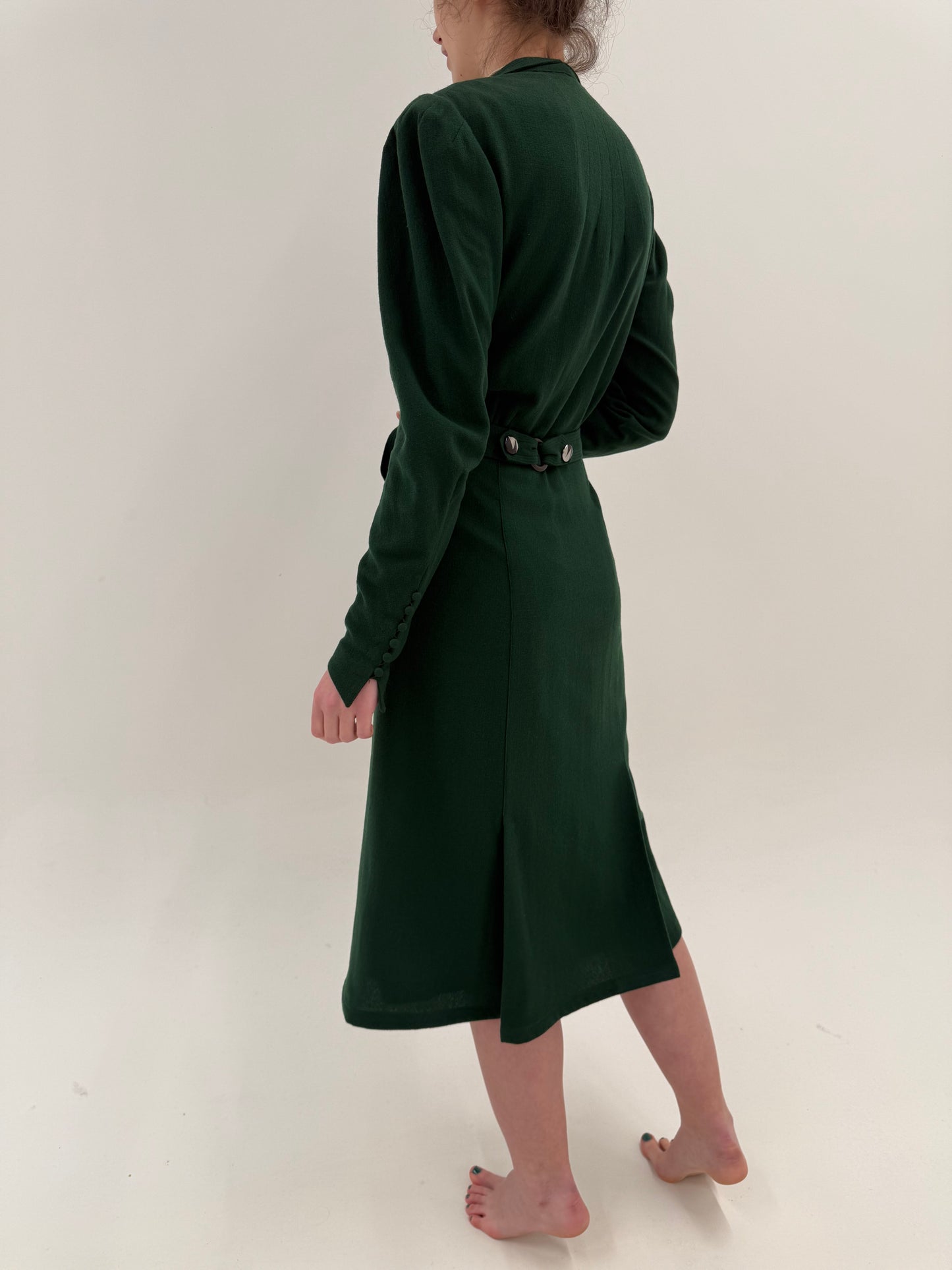 Rochie vintage în croi elaborat forest green din lana extrafina midi spre maximum