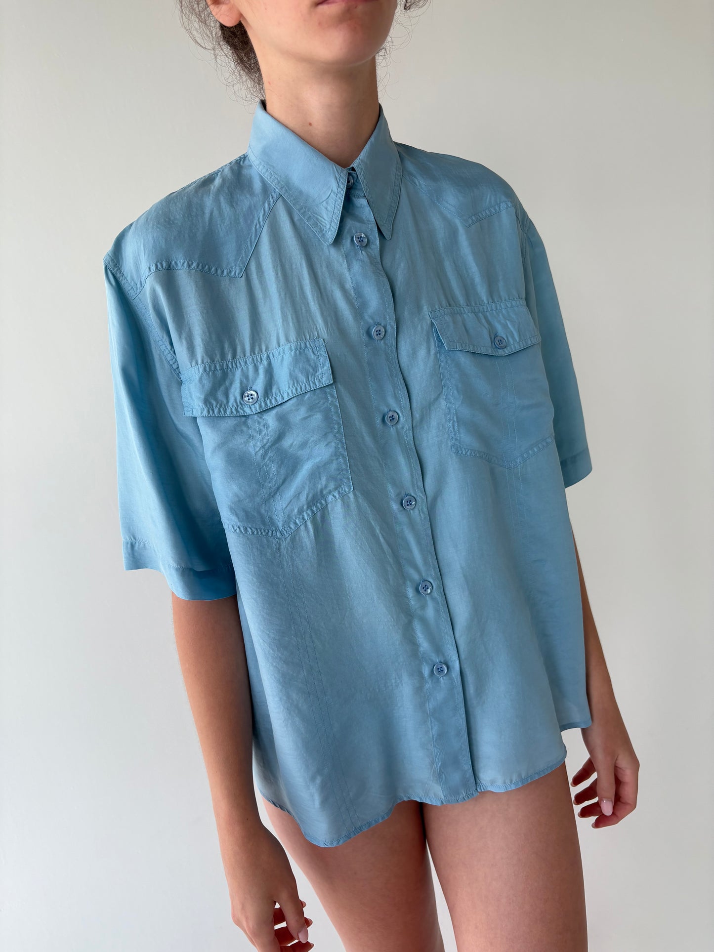 Cămașa baby blue din mătase naturală