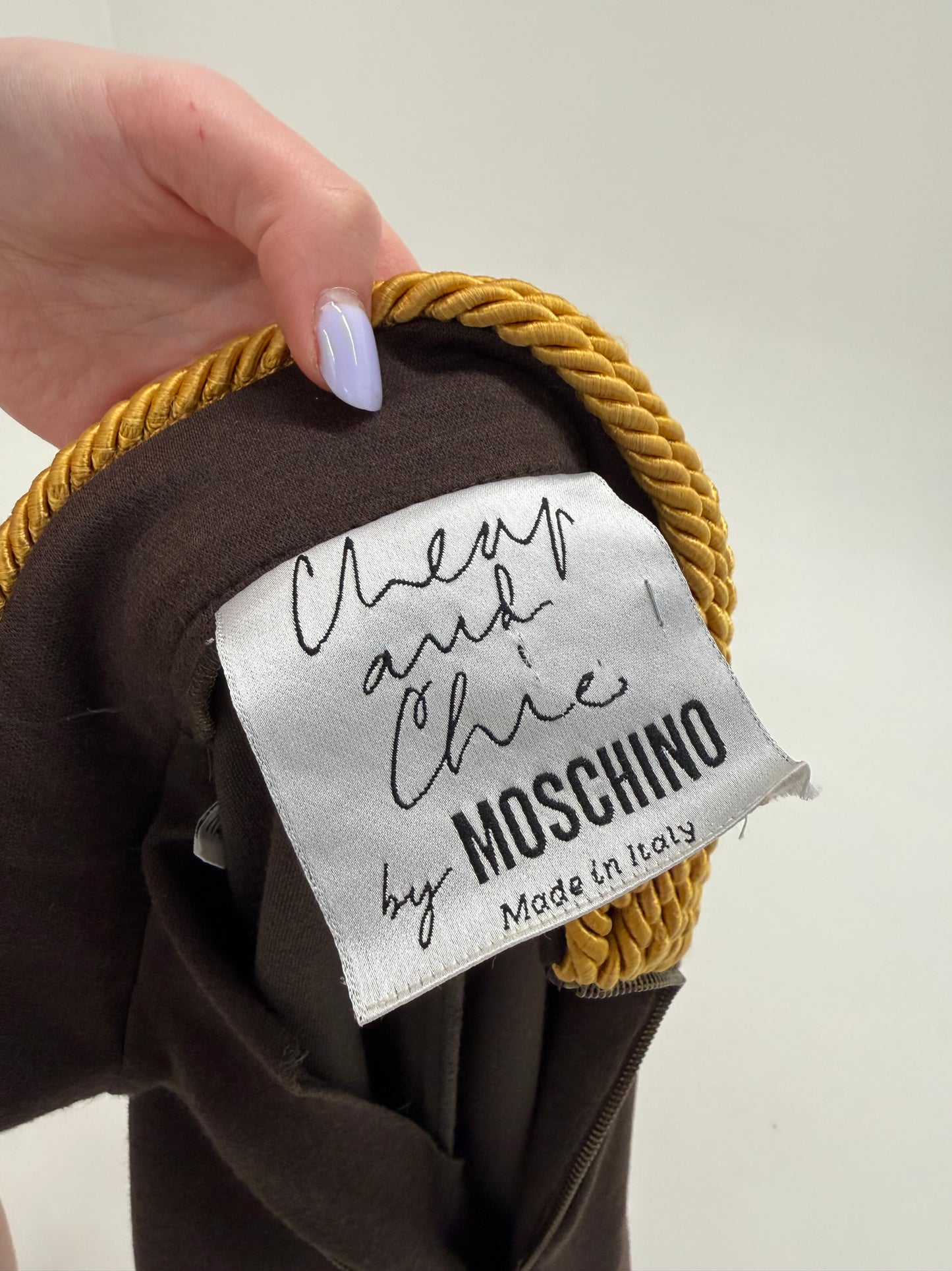 Rochie vintage Moschino anii 90 cu detalii army inspired foarte în trend