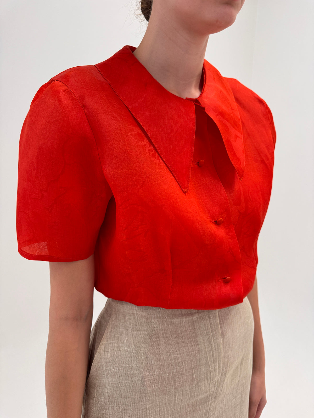 Cămașa vintage electric coral red din organza de mătase naturală ușor texturată