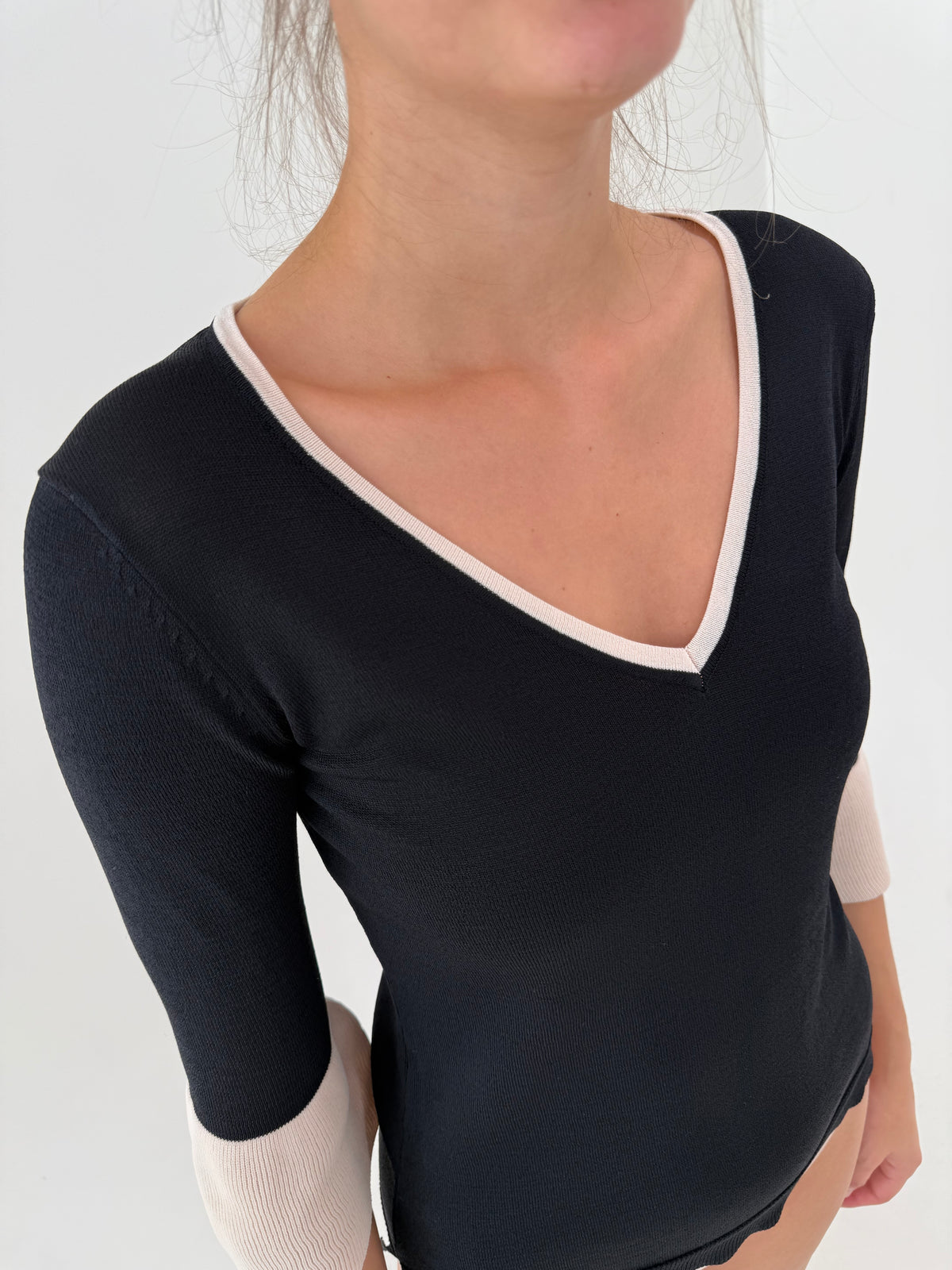 Puloveras feminin alb natur în anchior din tricot fin de Vascoza