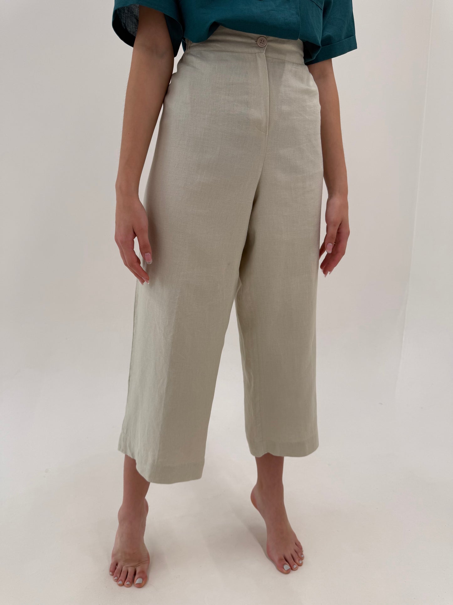 Pantaloni sand nude petite spre palazzo din in