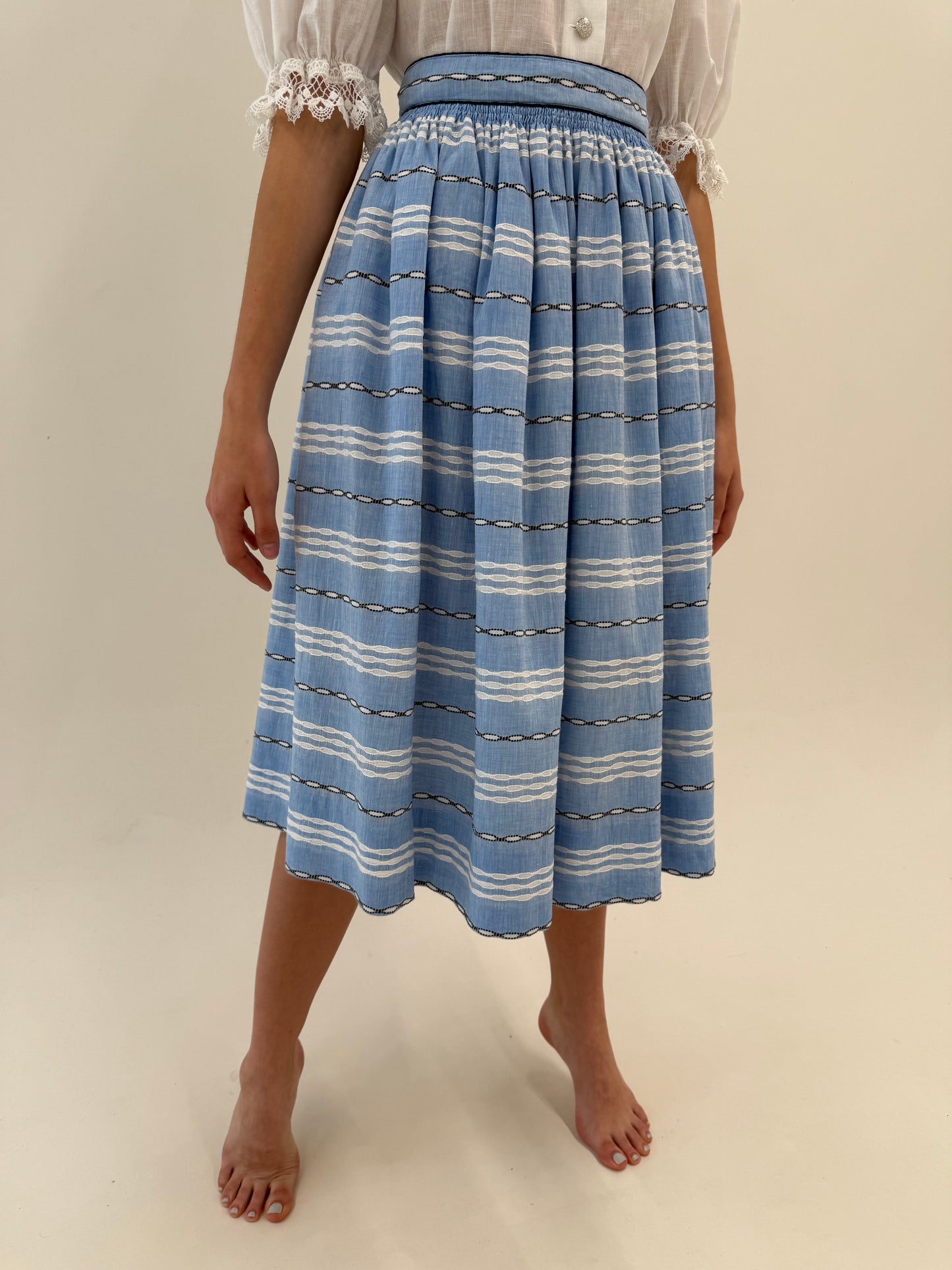 Fustă vintage din pânză de bumbac și in cu broderie