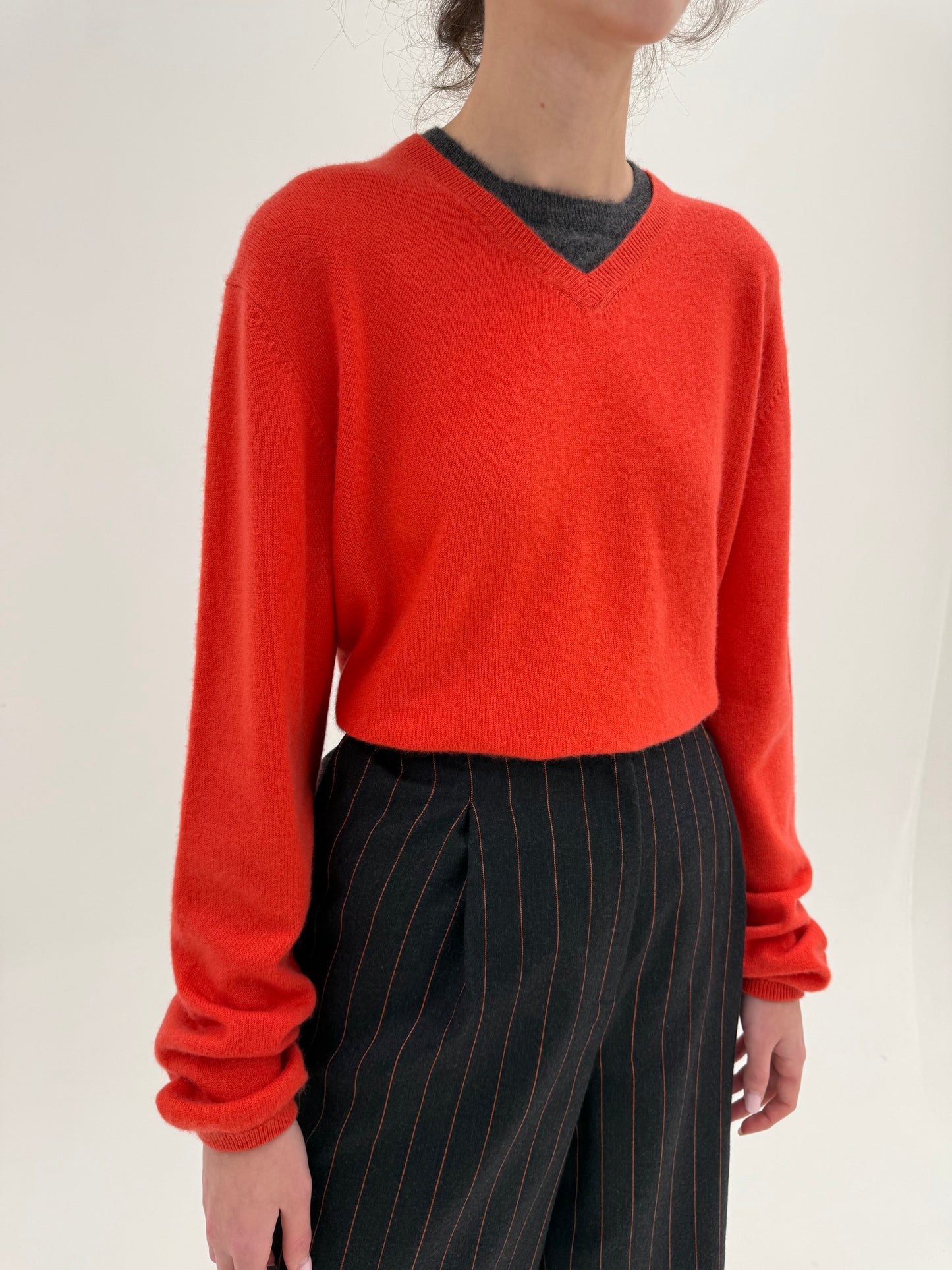 Pulover din cașmir high end cu layering fals oranj cu charcoal gray