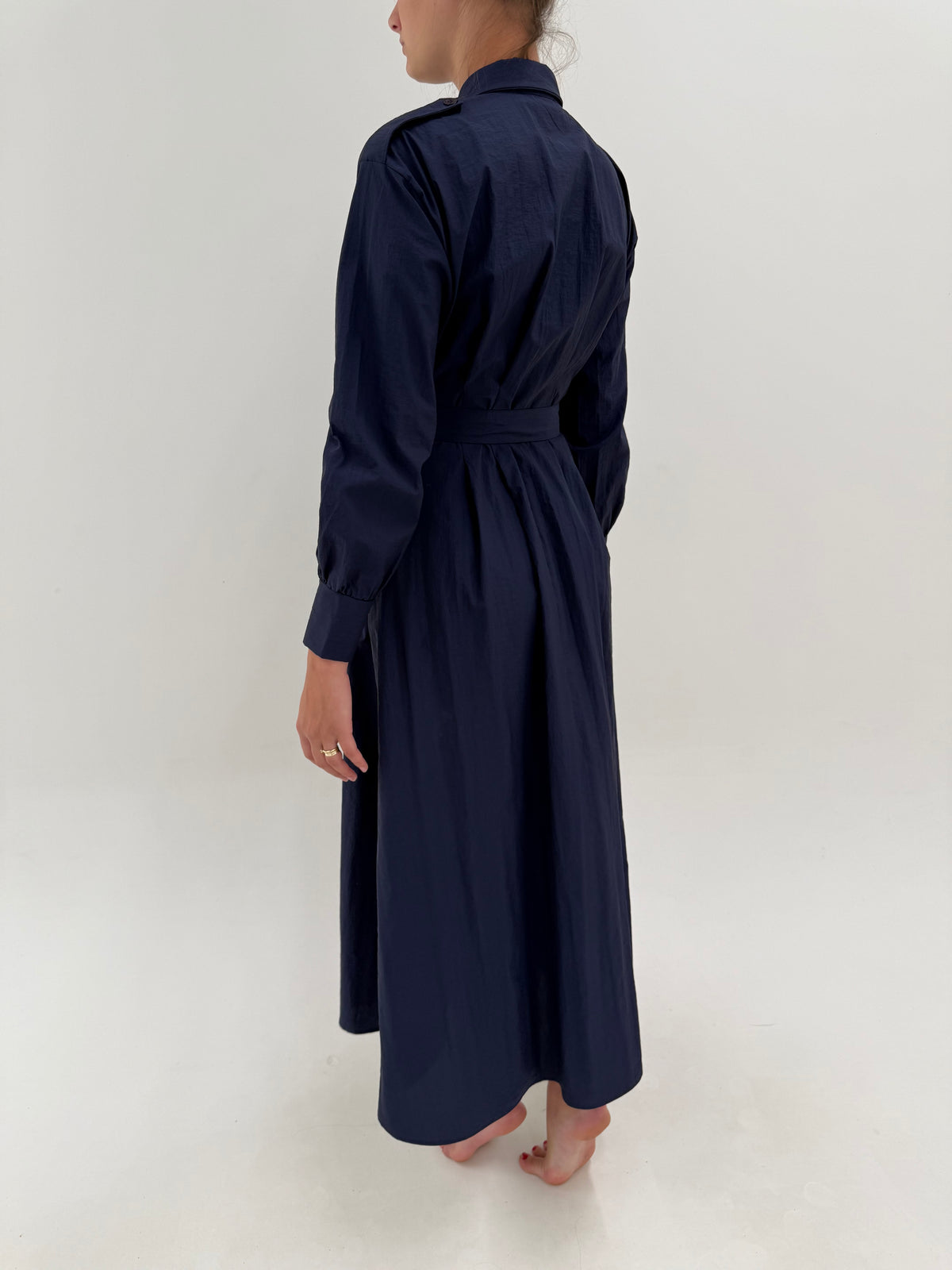 Rochie maxi Navy în stil trench din material plin cu talie marcată reglabilă