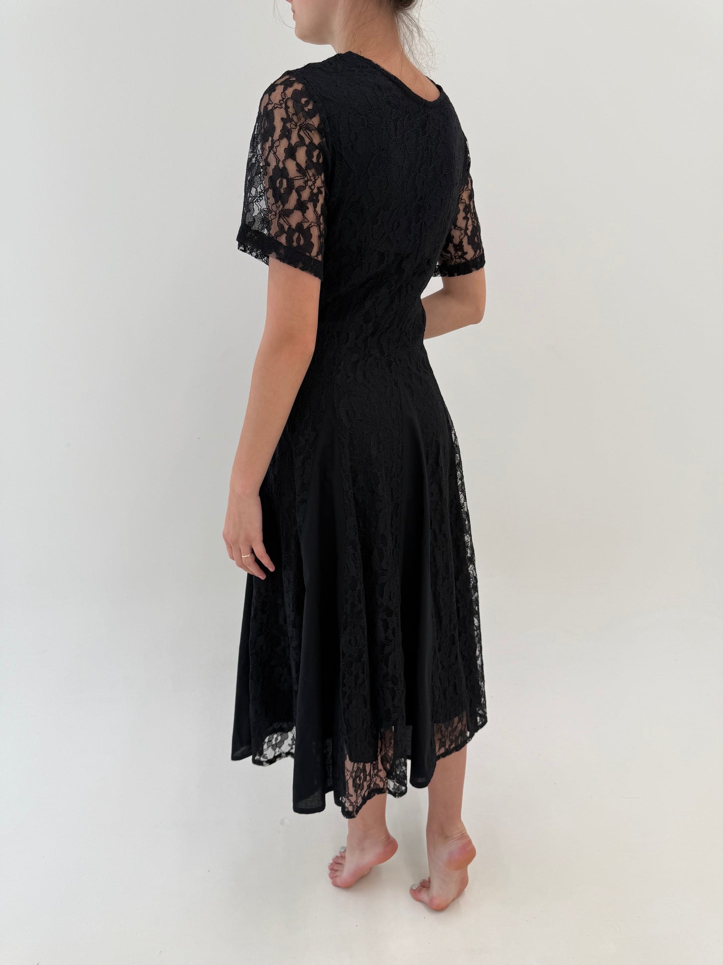 LBD vintage maxi in croi de ani 50 din dantelă cu lungime specifică perioadei