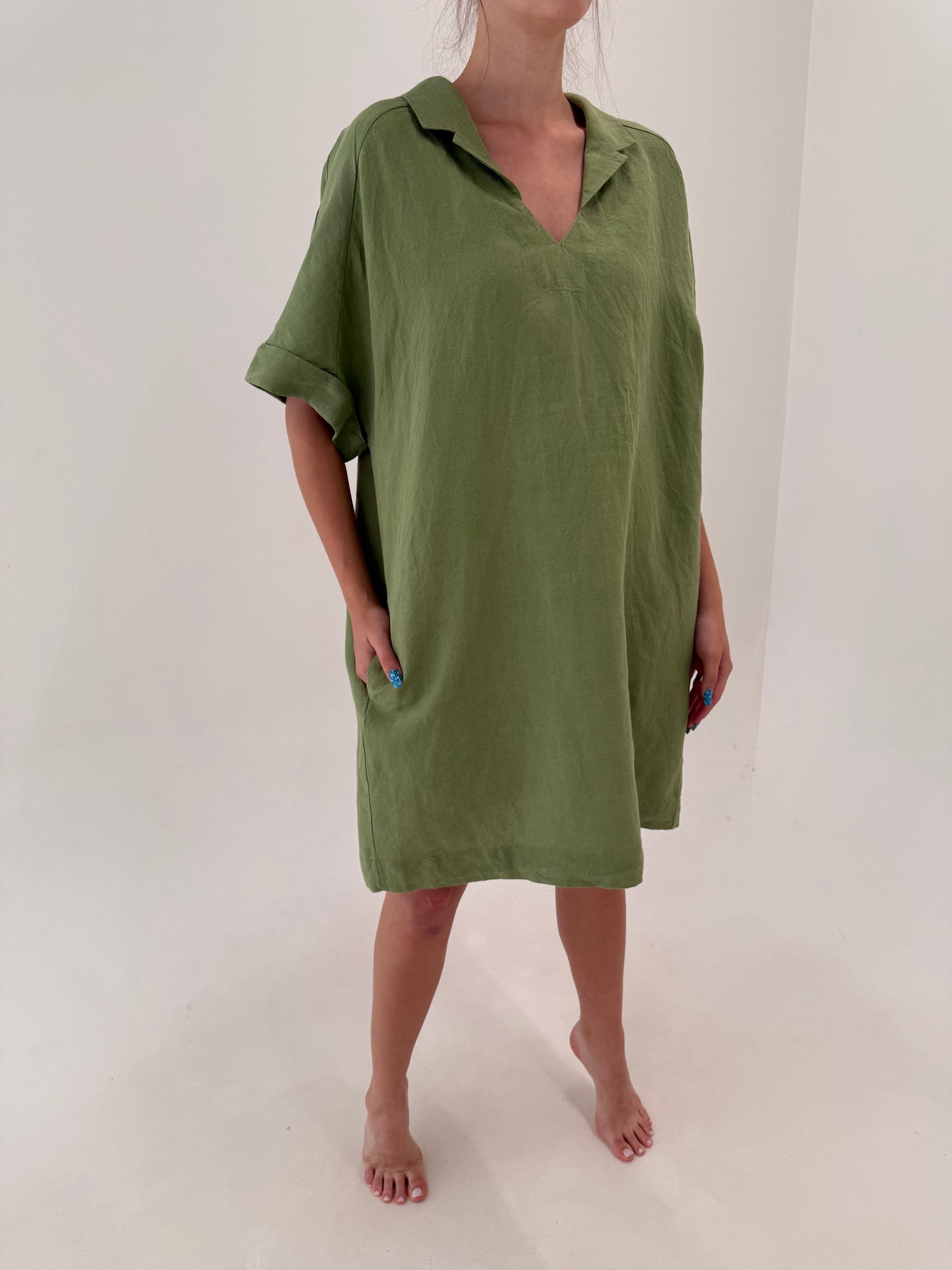 Rochie olive green din in premium organic în croi lejer cu buzunare