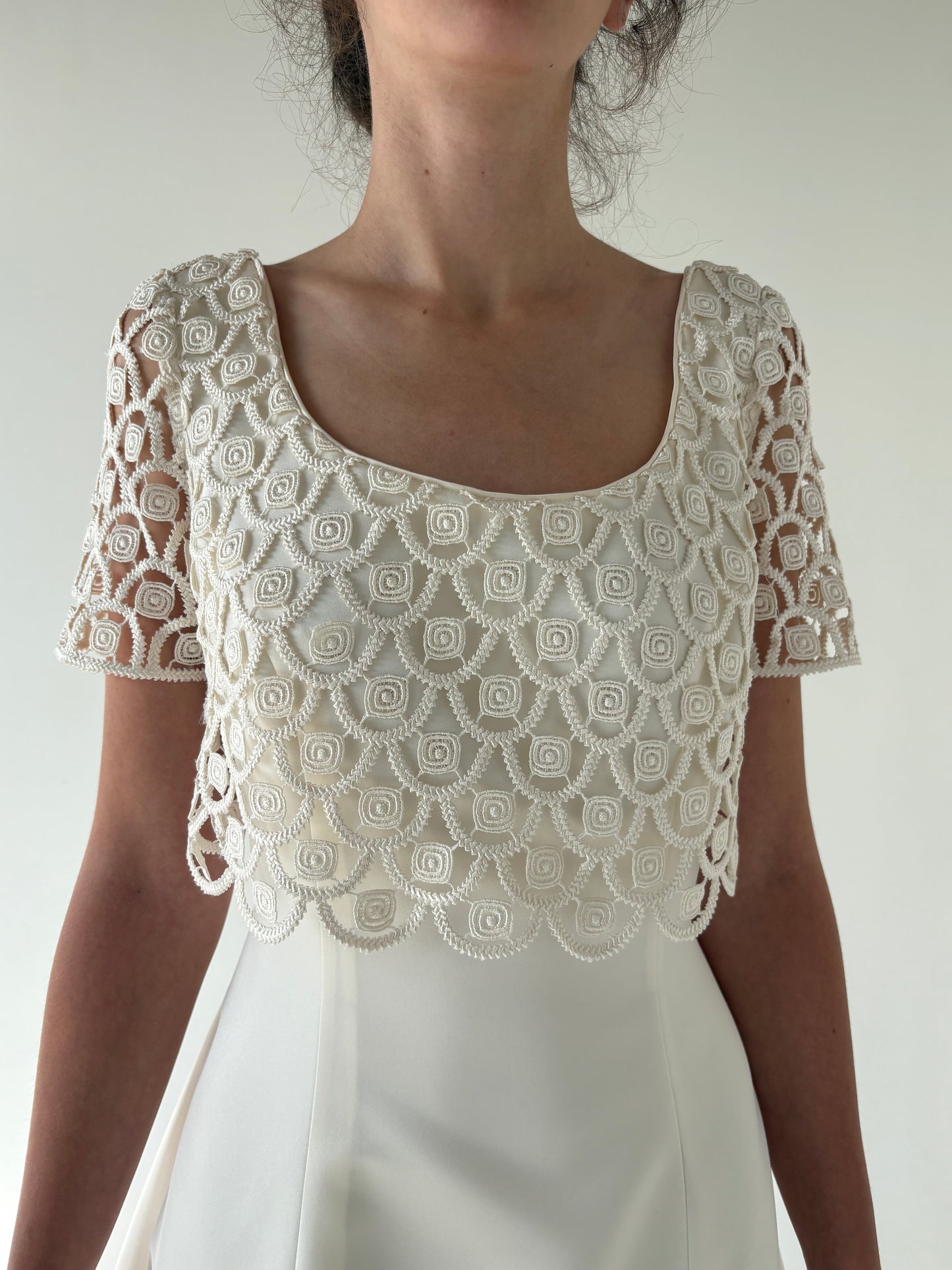 Rochie italiană de ceremonie cu trenă și dantelă macrame nouă cu eticheta