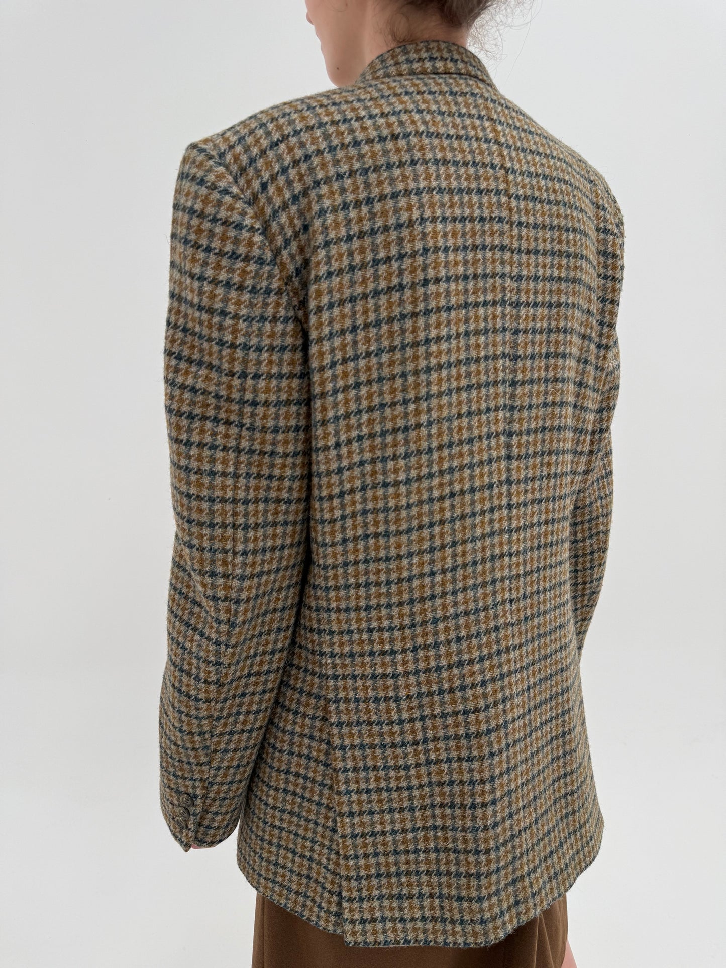 Sacou din tweed de lana pura extrafina în combinație clasică de culori