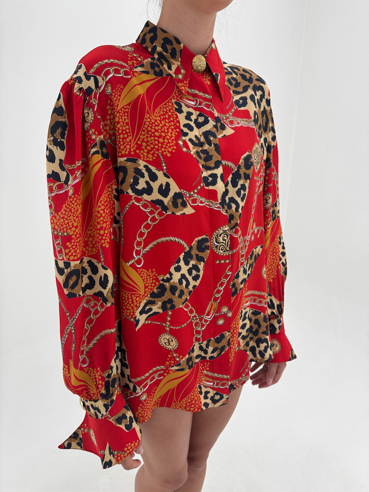 Cămașa statement Elegance cu print în stil Versace și revere mari
