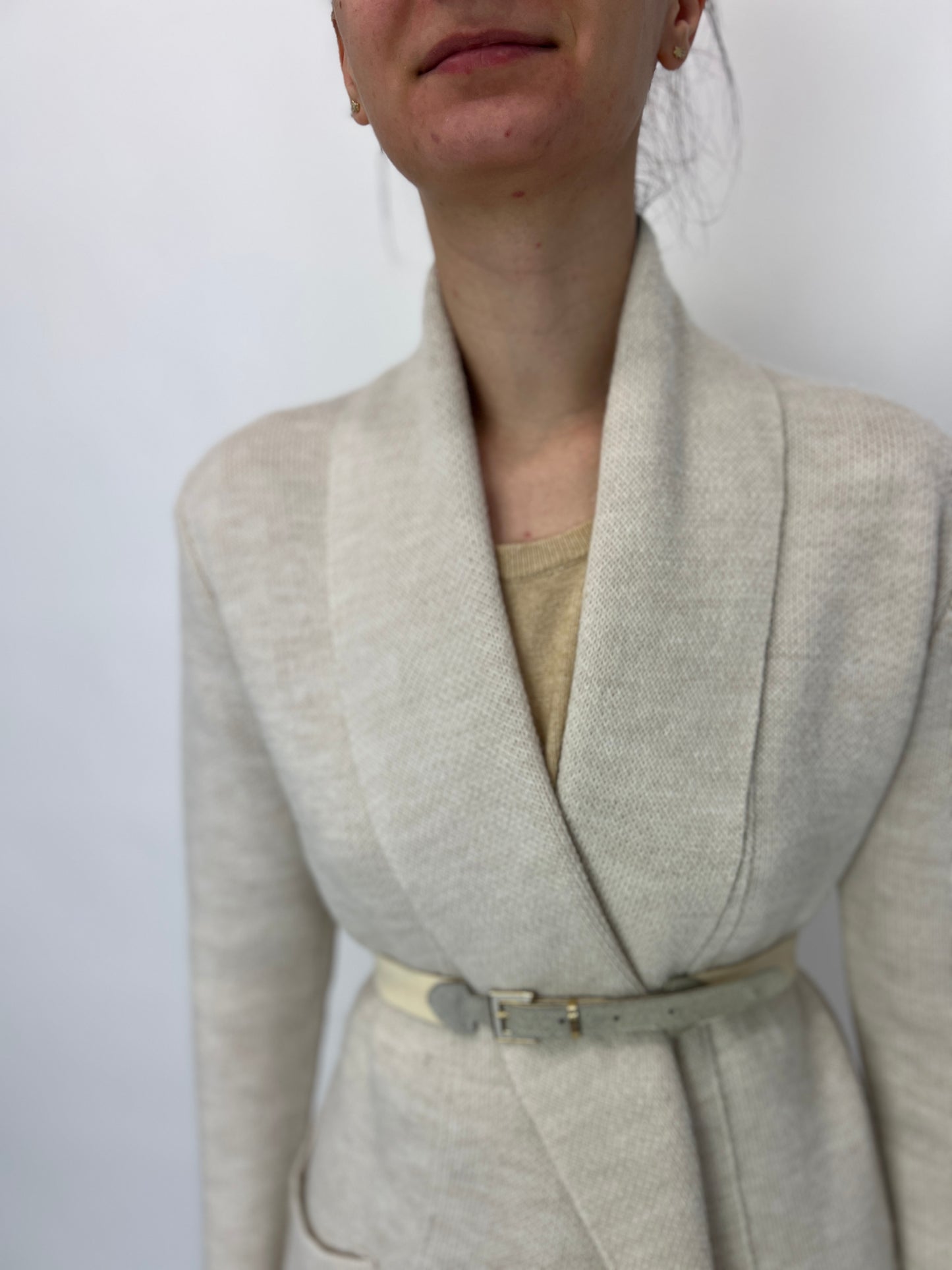Cardigan din lana fina off white cu curea inclusă