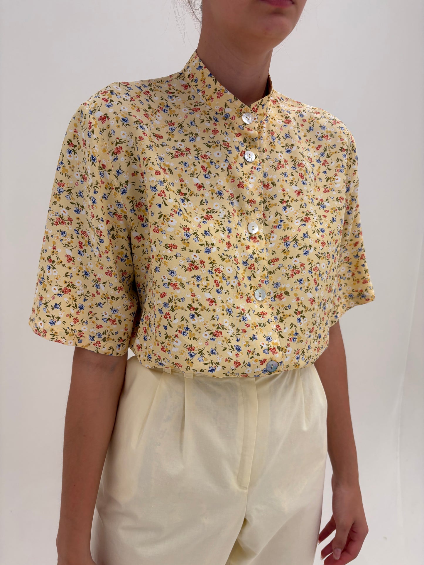 Cămașa vintage butter yellow cu print floral delicat