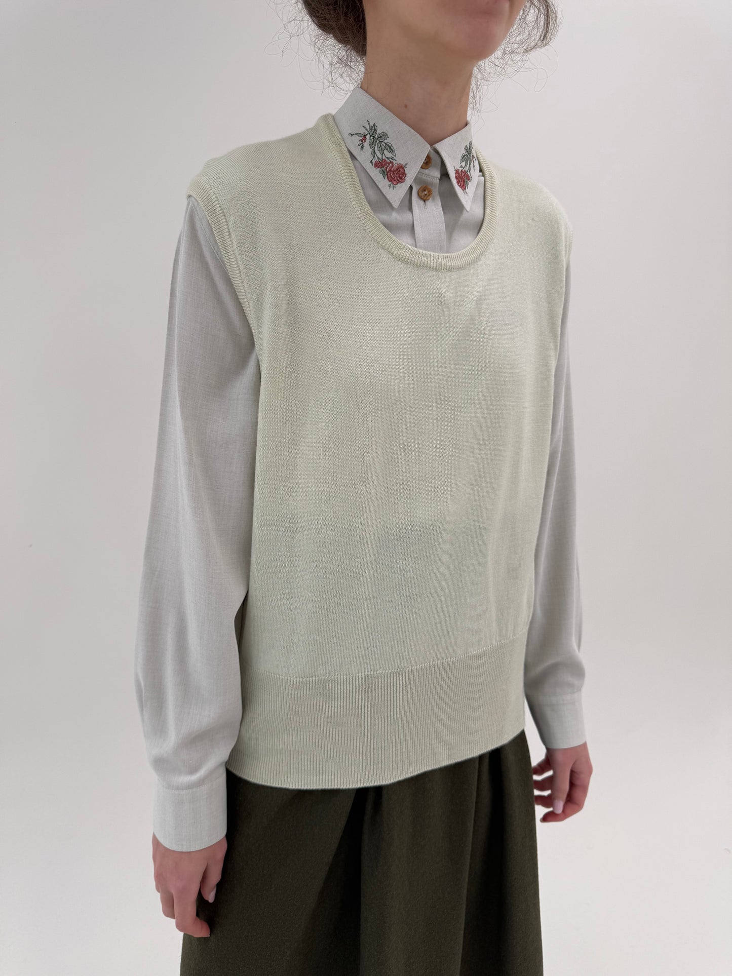 Top / vesta verde pudrat din lana merino extrafina pura certificată