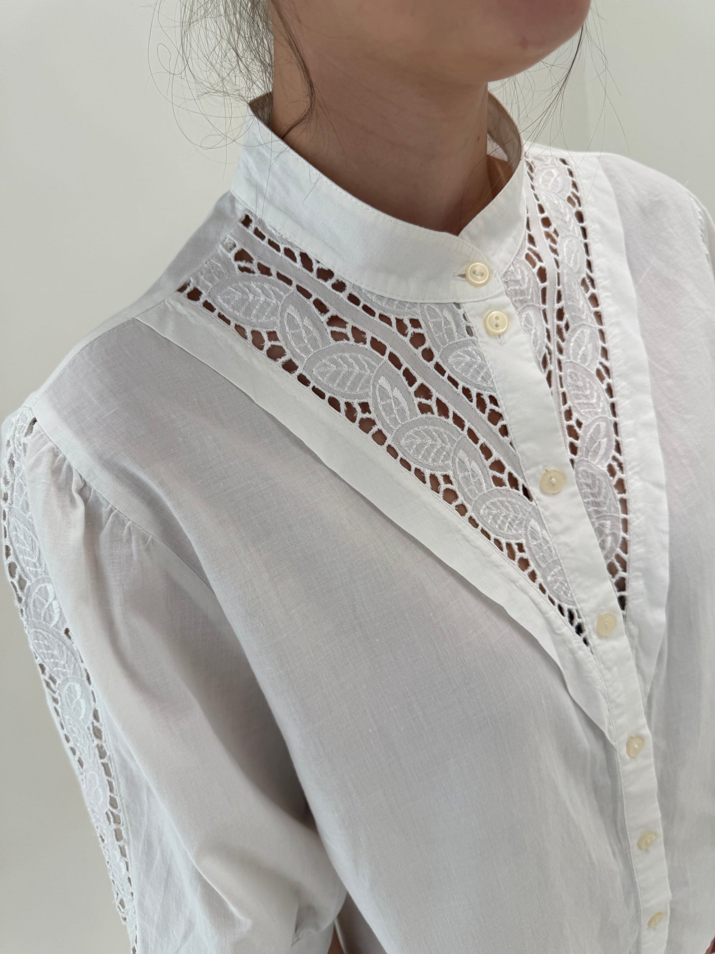 Camasa vintage cu broderie anglaise și mâneci ușor bufante din panzica de bumbac