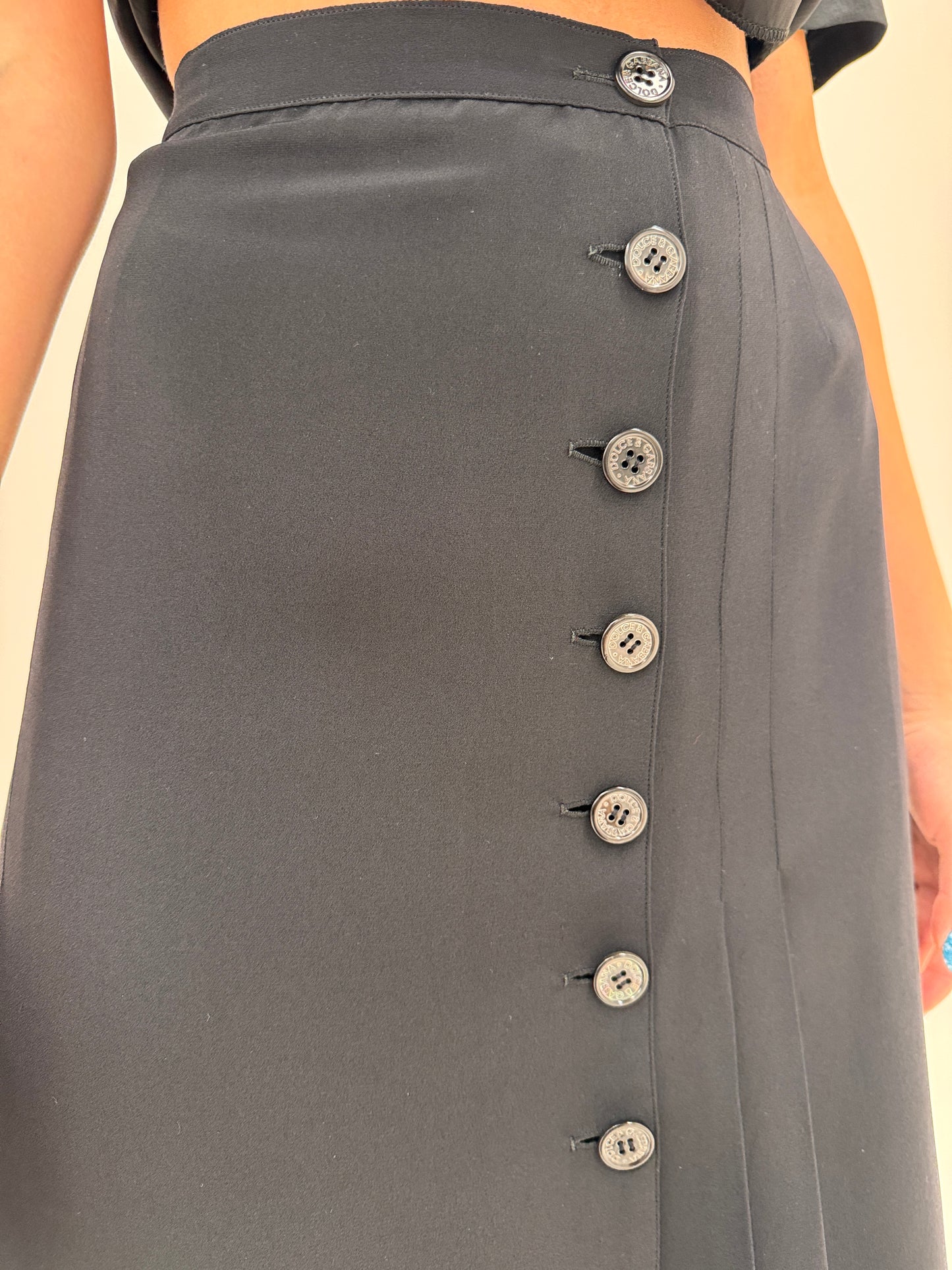 Fustă neagră Dolce&Gabbana vintage în croi clasic cu pliseuri asimetrice