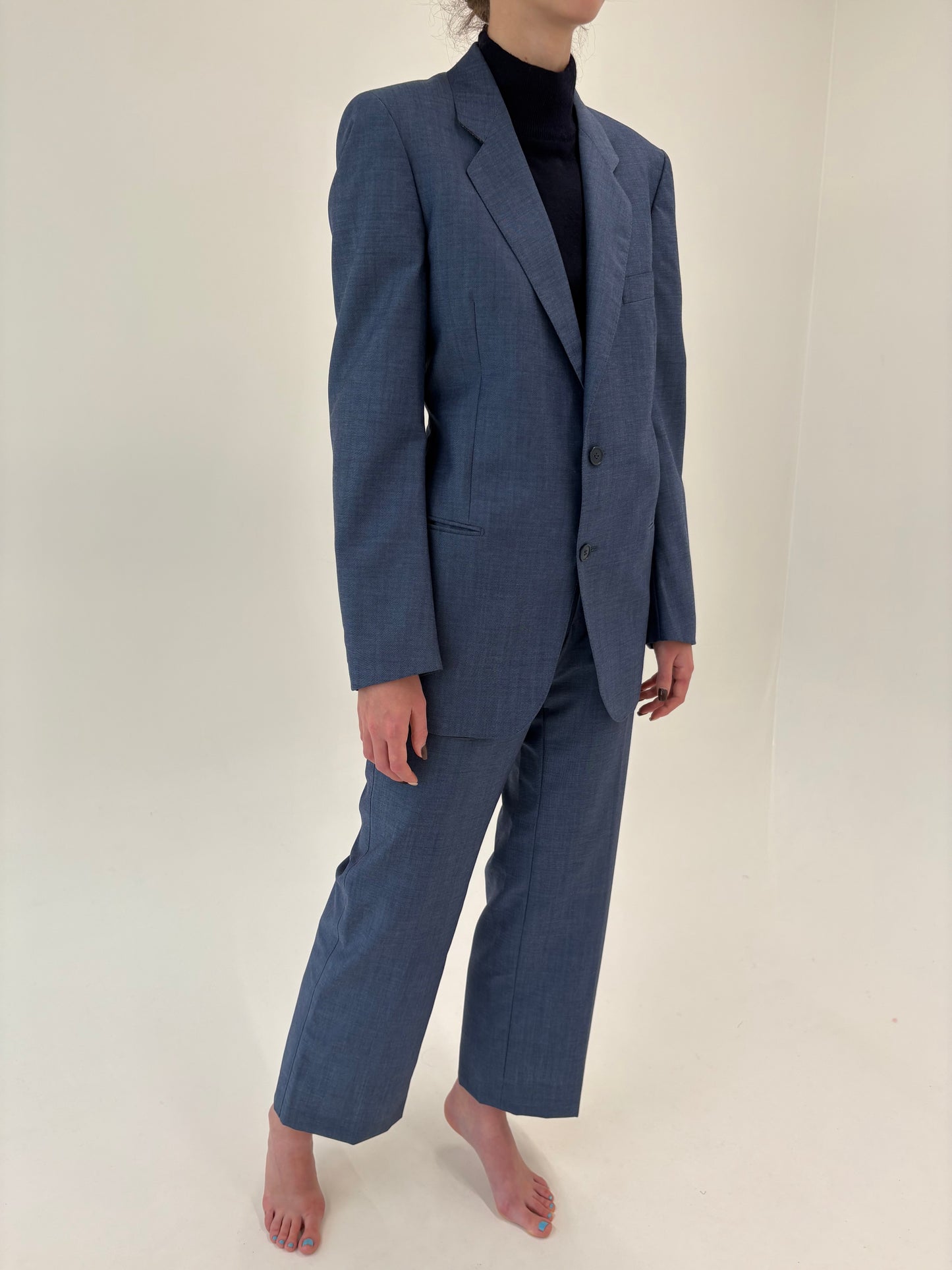 Costum italian Jeans blue din lana extrafina pura certificată în croi actual