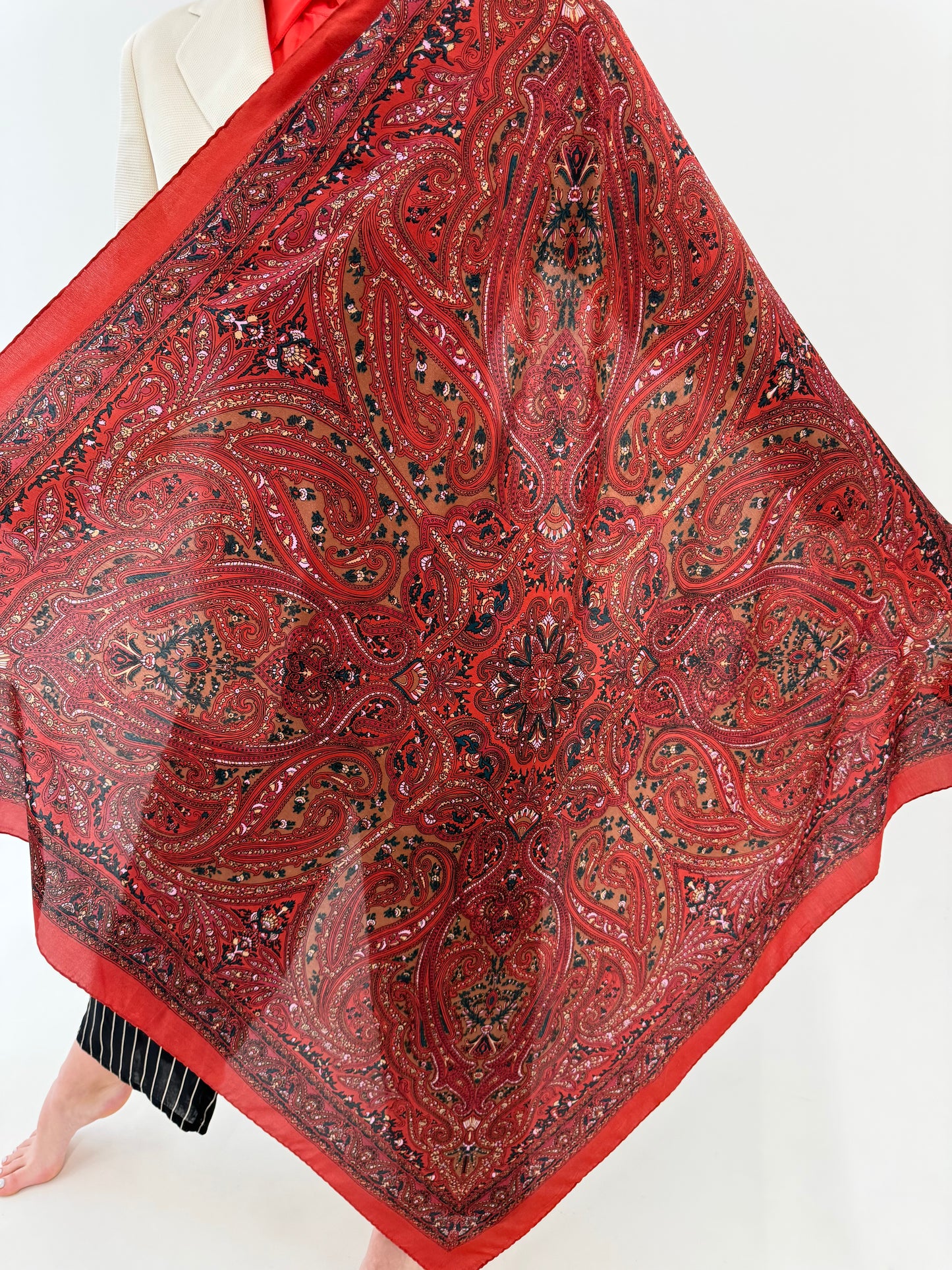 Eșarfă XXL din mătase naturală cu print paisley