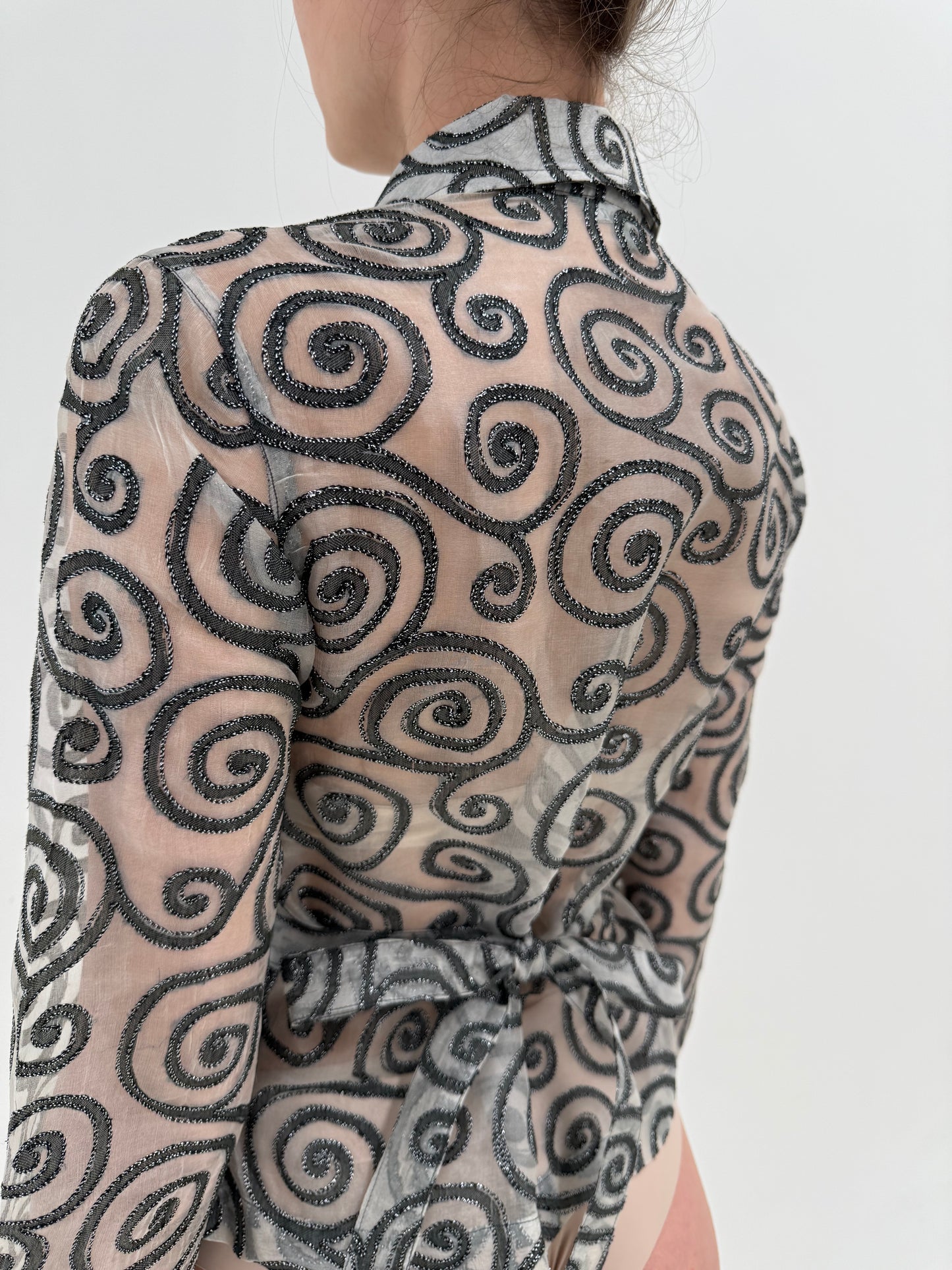 Cămașa petrecută din organza bijuterie de mătase naturală cu print texturat