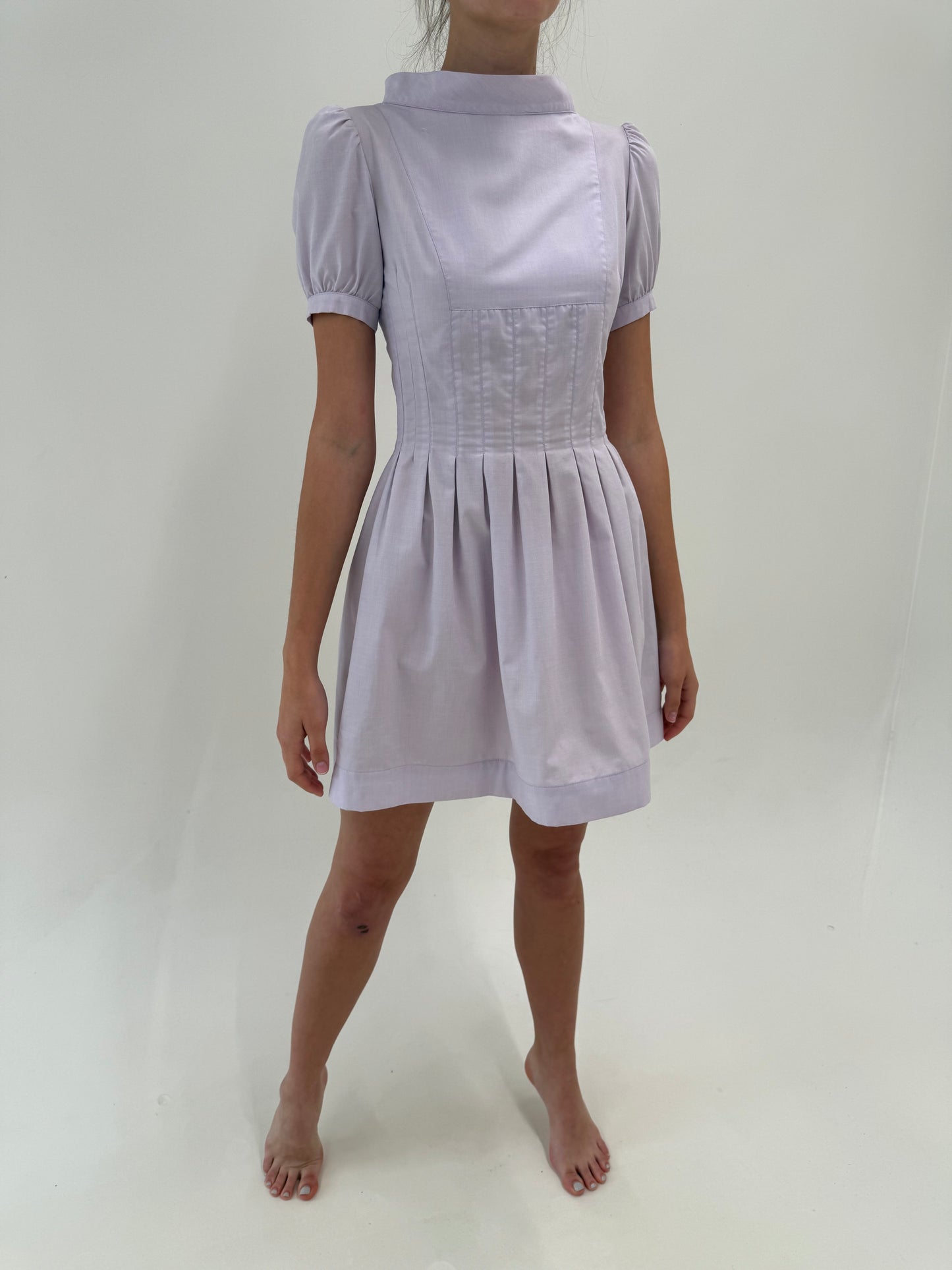 Rochie lavandă din poplin excepțional de bumbac cu fustă plisată și talie marcată